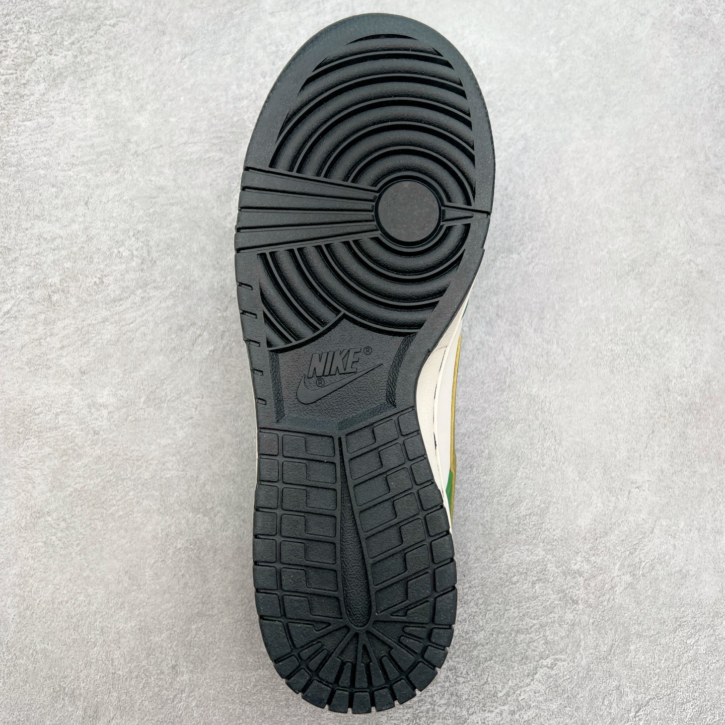 图片[9]-NK Dunk Low 定制配色 ZZ1998-006 大厂出品 极力推荐 原装头层材料 独家版型蒸餾加工帶來的是更好的视觉和脚感体验大厂纯原品质出货 清洁度 电绣工艺 皮料切割干净无任何毛边 细节完美 实拍调校N版已经零色差零失真 百分百还原实物色彩所见即所得 不存在货不对板色差等低级问题 选购参考实物拍摄 不混卖不参货 只用心做好货严格选品 承诺混一赔十 尺码：36 36.5 37.5 38 38.5 39 40 40.5 41 42 42.5 43 44 44.5 45-选品中心