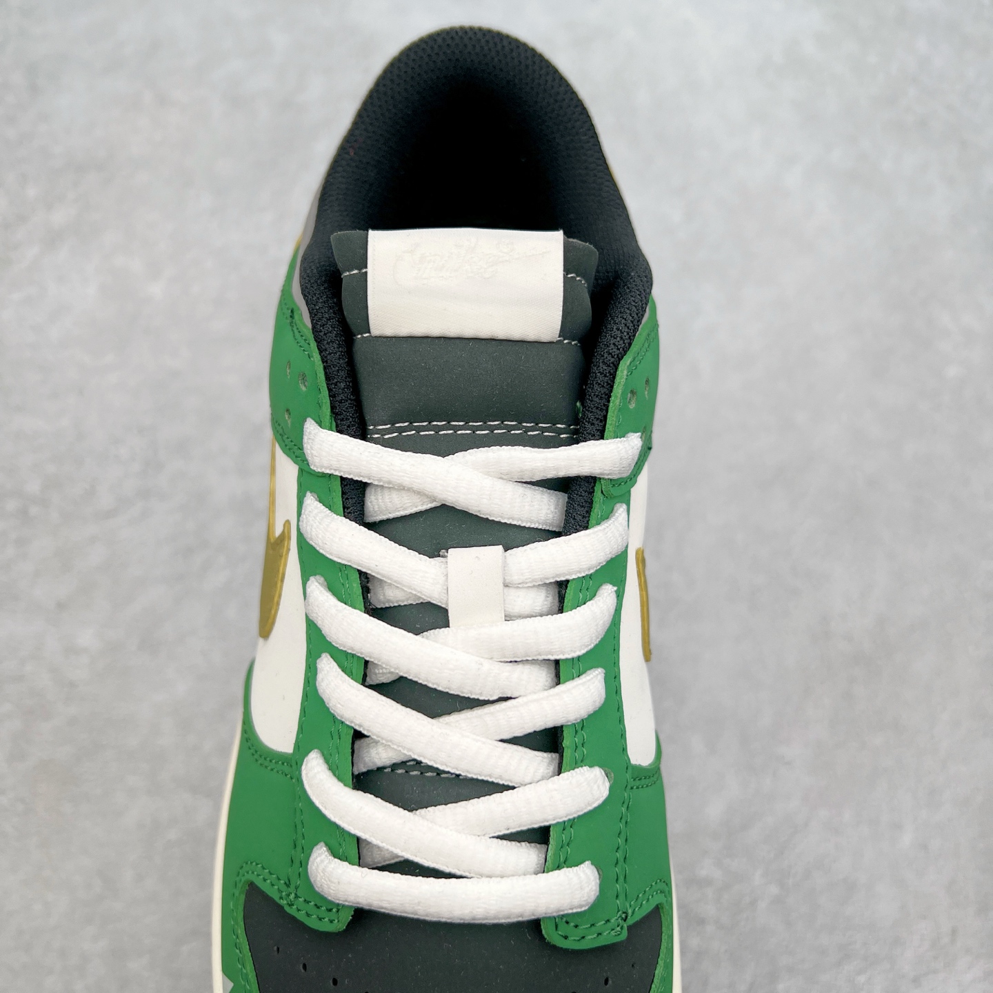 图片[5]-NK Dunk Low 定制配色 ZZ1998-006 大厂出品 极力推荐 原装头层材料 独家版型蒸餾加工帶來的是更好的视觉和脚感体验大厂纯原品质出货 清洁度 电绣工艺 皮料切割干净无任何毛边 细节完美 实拍调校N版已经零色差零失真 百分百还原实物色彩所见即所得 不存在货不对板色差等低级问题 选购参考实物拍摄 不混卖不参货 只用心做好货严格选品 承诺混一赔十 尺码：36 36.5 37.5 38 38.5 39 40 40.5 41 42 42.5 43 44 44.5 45-选品中心