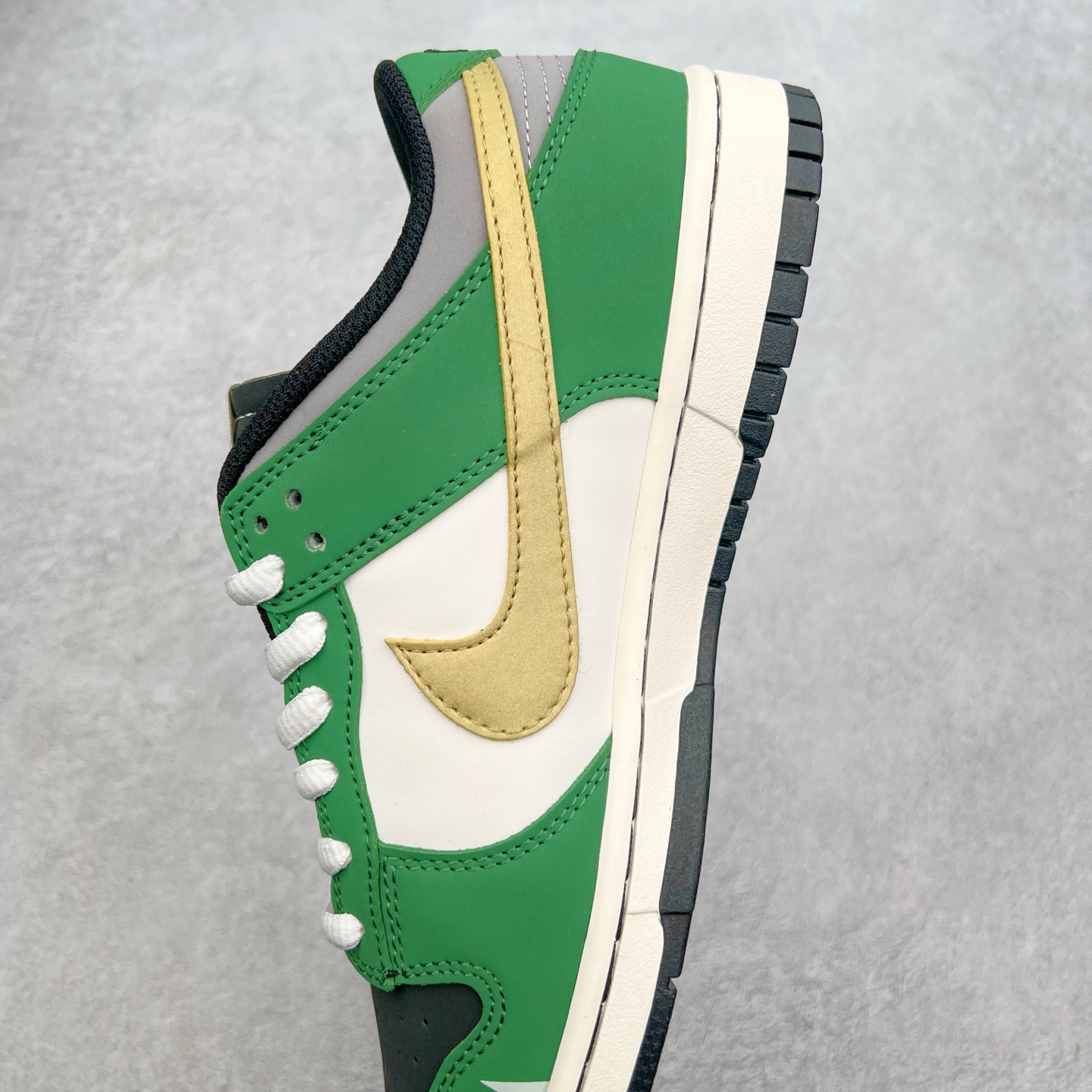 图片[7]-NK Dunk Low 定制配色 ZZ1998-006 大厂出品 极力推荐 原装头层材料 独家版型蒸餾加工帶來的是更好的视觉和脚感体验大厂纯原品质出货 清洁度 电绣工艺 皮料切割干净无任何毛边 细节完美 实拍调校N版已经零色差零失真 百分百还原实物色彩所见即所得 不存在货不对板色差等低级问题 选购参考实物拍摄 不混卖不参货 只用心做好货严格选品 承诺混一赔十 尺码：36 36.5 37.5 38 38.5 39 40 40.5 41 42 42.5 43 44 44.5 45-选品中心