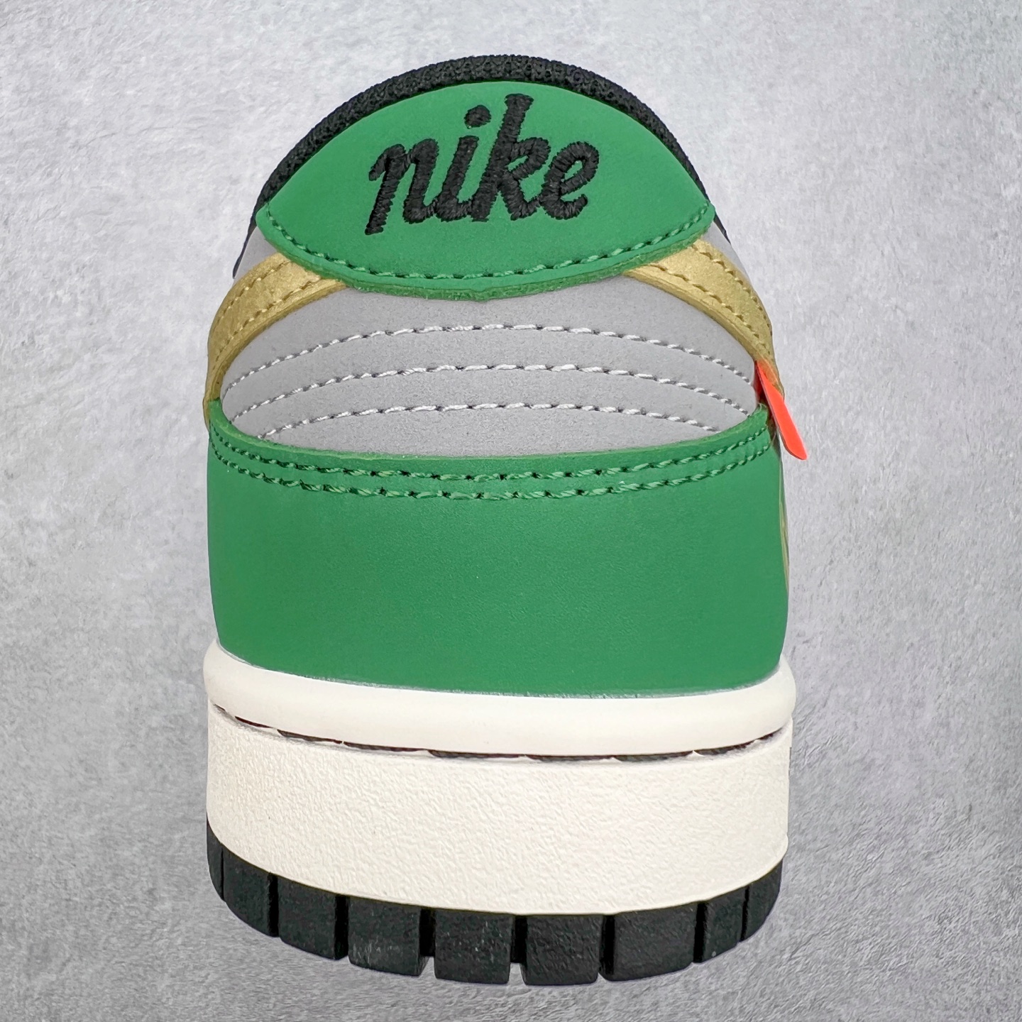 图片[8]-NK Dunk Low 定制配色 ZZ1998-006 大厂出品 极力推荐 原装头层材料 独家版型蒸餾加工帶來的是更好的视觉和脚感体验大厂纯原品质出货 清洁度 电绣工艺 皮料切割干净无任何毛边 细节完美 实拍调校N版已经零色差零失真 百分百还原实物色彩所见即所得 不存在货不对板色差等低级问题 选购参考实物拍摄 不混卖不参货 只用心做好货严格选品 承诺混一赔十 尺码：36 36.5 37.5 38 38.5 39 40 40.5 41 42 42.5 43 44 44.5 45-选品中心