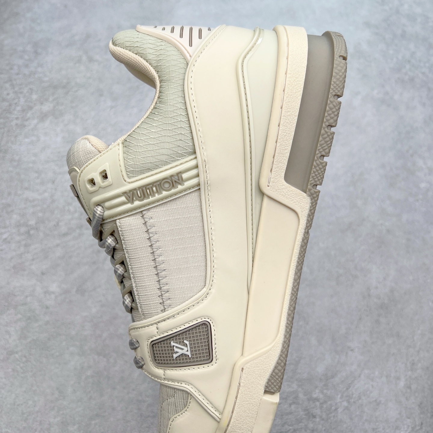 图片[7]-Louis Vuitton Trainer lv时装走秀运动鞋 完美鞋型超高的清洁度 零毛边线头瑕疵 全套原楦原纸版原鞋开模 全网最具灵魂的版型 正确原装黄色鞋盒 正确中底印花 鞋面印花3D高频深度立体 全鞋电脑针车 紧密相连 针距密度一致 环保乳胶注塑鞋垫 厚度脚感还原原版 皮面裁剪部位 统一油边封口工艺 原装橡胶大底含胶量大底组合零偏差 专柜全套包装 防尘袋 说明书 质保卡 男女鞋 尺码：35 36 37 38 39 40 41 42 43 44 45-选品中心