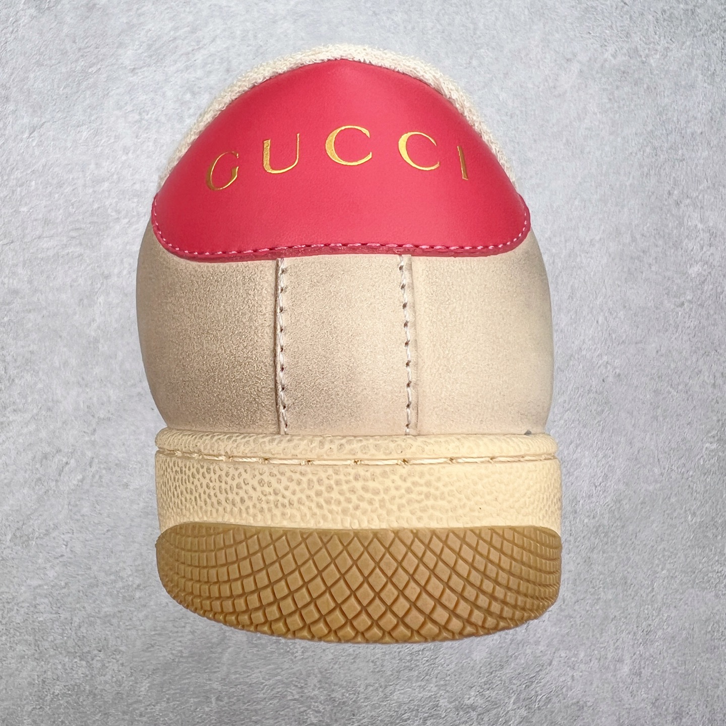 图片[8]-＃福利特价 Gucci Screener sneaker 古驰双G小脏鞋系列复古怀旧校园风低帮板鞋 全套原楦原纸版原鞋开模 纯手工水洗做旧处理 侧面条纹饰带 原厂定制 原厂数据电绣 清晰立体 全鞋电脑针车 紧密相连 针距密度一致 环保乳胶注塑鞋垫 厚度脚感还原原版 皮面裁剪部位 统一油边封口工艺 右脚鞋侧嵌入NFC防伪芯片装置＋鞋盒标二唯码扫描 秒进官网 专柜全套包装 防尘袋 说明书 质保卡 购物袋 尺码：35 36 37 38 39 40 41 42 43 44 45-选品中心