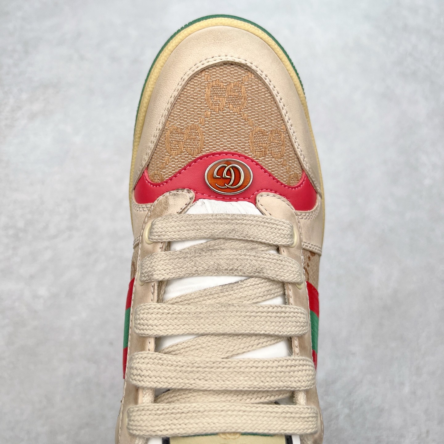 图片[4]-＃福利特价 Gucci Screener sneaker 古驰双G小脏鞋系列复古怀旧校园风低帮板鞋 全套原楦原纸版原鞋开模 纯手工水洗做旧处理 侧面条纹饰带 原厂定制 原厂数据电绣 清晰立体 全鞋电脑针车 紧密相连 针距密度一致 环保乳胶注塑鞋垫 厚度脚感还原原版 皮面裁剪部位 统一油边封口工艺 右脚鞋侧嵌入NFC防伪芯片装置＋鞋盒标二唯码扫描 秒进官网 专柜全套包装 防尘袋 说明书 质保卡 购物袋 尺码：35 36 37 38 39 40 41 42 43 44 45-选品中心