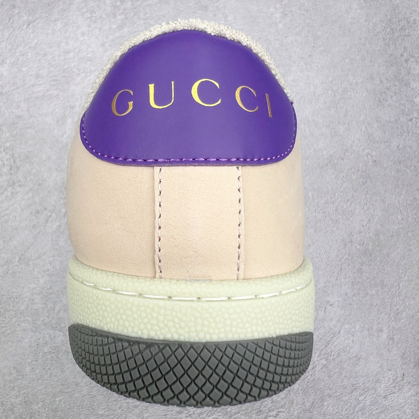 图片[8]-＃福利特价 Gucci Screener sneaker 古驰双G小脏鞋系列复古怀旧校园风低帮板鞋 全套原楦原纸版原鞋开模 纯手工水洗做旧处理 侧面条纹饰带 原厂定制 原厂数据电绣 清晰立体 全鞋电脑针车 紧密相连 针距密度一致 环保乳胶注塑鞋垫 厚度脚感还原原版 皮面裁剪部位 统一油边封口工艺 右脚鞋侧嵌入NFC防伪芯片装置＋鞋盒标二唯码扫描 秒进官网 专柜全套包装 防尘袋 说明书 质保卡 购物袋 尺码：35 36 37 38 39 40 41 42 43 44 45-选品中心