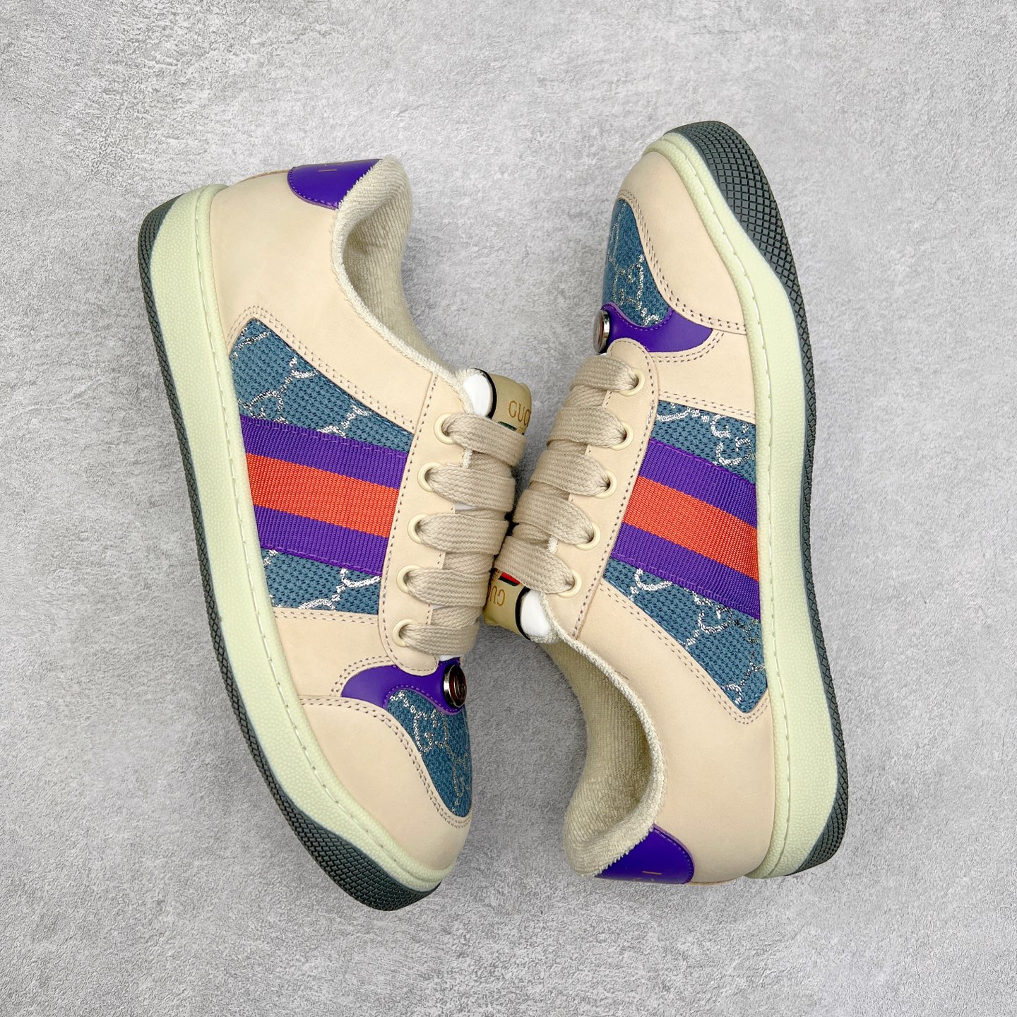 图片[3]-＃福利特价 Gucci Screener sneaker 古驰双G小脏鞋系列复古怀旧校园风低帮板鞋 全套原楦原纸版原鞋开模 纯手工水洗做旧处理 侧面条纹饰带 原厂定制 原厂数据电绣 清晰立体 全鞋电脑针车 紧密相连 针距密度一致 环保乳胶注塑鞋垫 厚度脚感还原原版 皮面裁剪部位 统一油边封口工艺 右脚鞋侧嵌入NFC防伪芯片装置＋鞋盒标二唯码扫描 秒进官网 专柜全套包装 防尘袋 说明书 质保卡 购物袋 尺码：35 36 37 38 39 40 41 42 43 44 45-选品中心