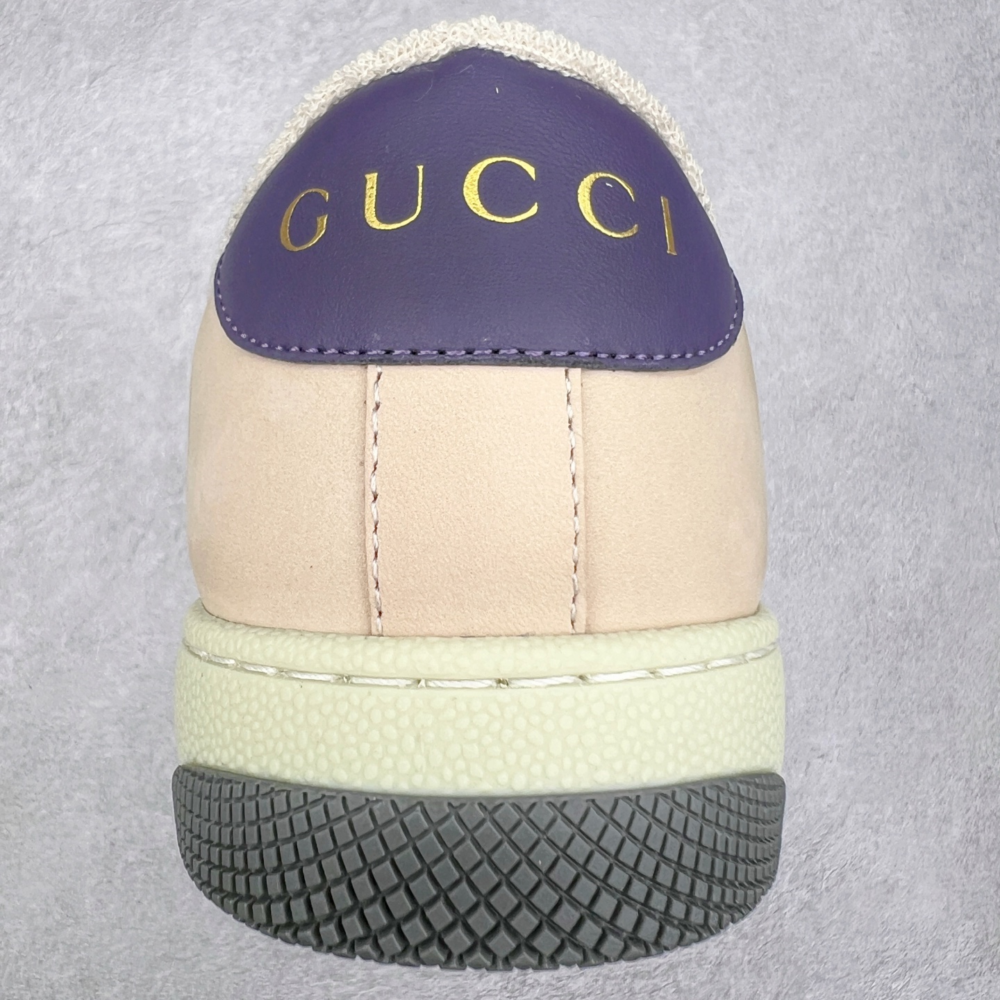 图片[8]-＃福利特价 Gucci Screener sneaker 古驰双G小脏鞋系列复古怀旧校园风低帮板鞋 全套原楦原纸版原鞋开模 纯手工水洗做旧处理 侧面条纹饰带 原厂定制 原厂数据电绣 清晰立体 全鞋电脑针车 紧密相连 针距密度一致 环保乳胶注塑鞋垫 厚度脚感还原原版 皮面裁剪部位 统一油边封口工艺 右脚鞋侧嵌入NFC防伪芯片装置＋鞋盒标二唯码扫描 秒进官网 专柜全套包装 防尘袋 说明书 质保卡 购物袋 尺码：35 36 37 38 39 40 41 42 43 44 45-选品中心