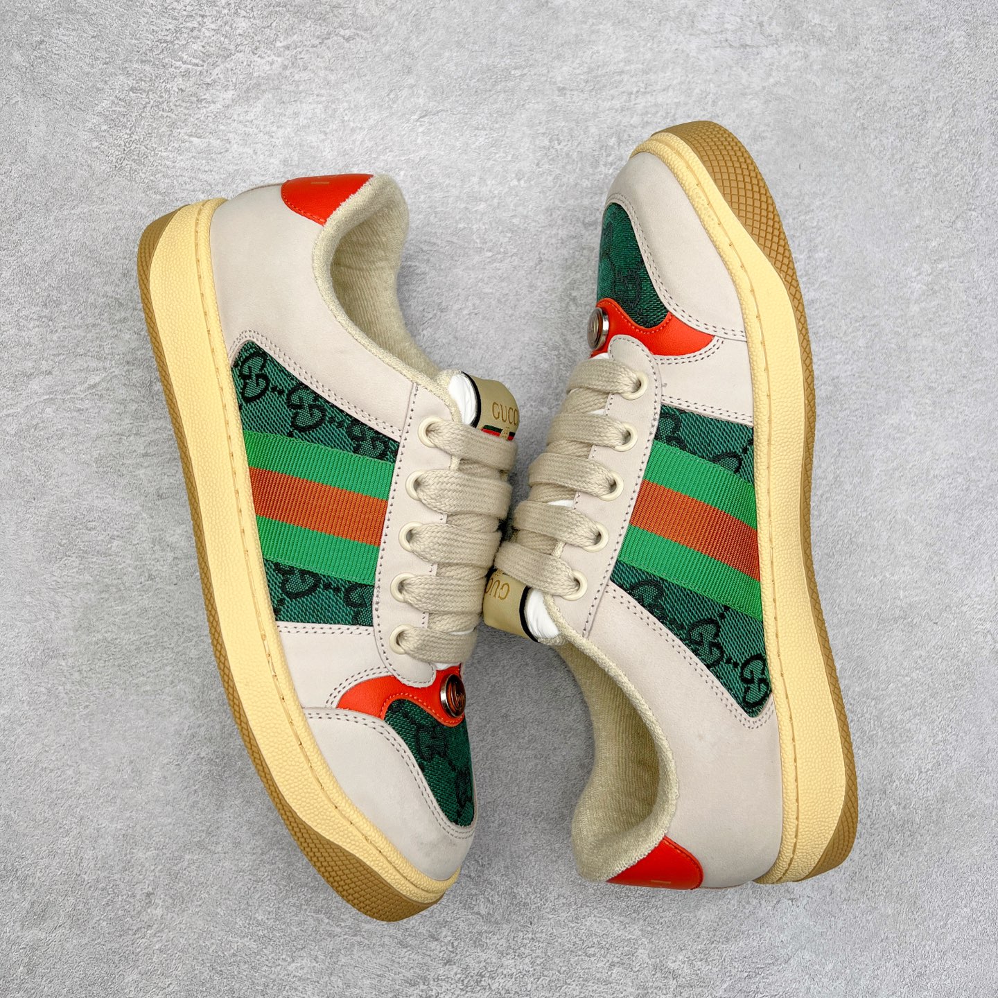 图片[3]-＃福利特价 Gucci Screener sneaker 古驰双G小脏鞋系列复古怀旧校园风低帮板鞋 全套原楦原纸版原鞋开模 纯手工水洗做旧处理 侧面条纹饰带 原厂定制 原厂数据电绣 清晰立体 全鞋电脑针车 紧密相连 针距密度一致 环保乳胶注塑鞋垫 厚度脚感还原原版 皮面裁剪部位 统一油边封口工艺 右脚鞋侧嵌入NFC防伪芯片装置＋鞋盒标二唯码扫描 秒进官网 专柜全套包装 防尘袋 说明书 质保卡 购物袋 尺码：35 36 37 38 39 40 41 42 43 44 45-选品中心