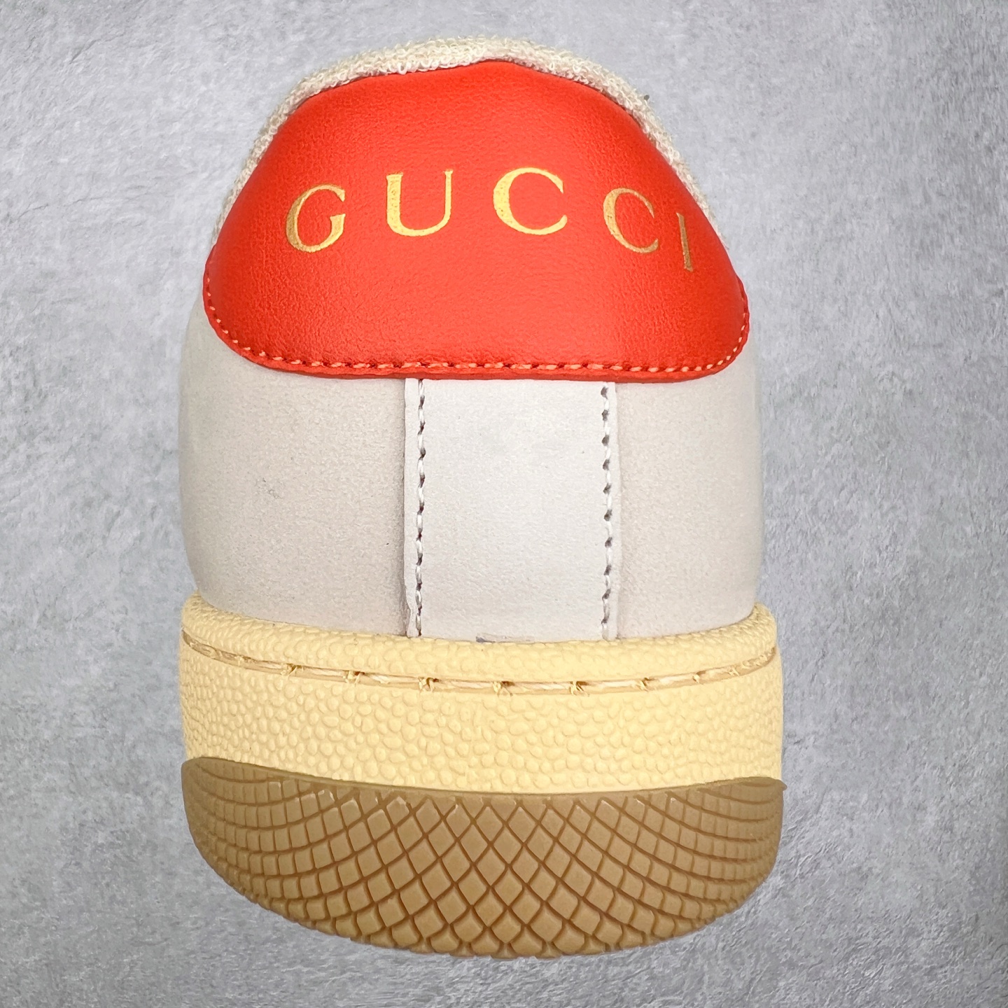 图片[8]-＃福利特价 Gucci Screener sneaker 古驰双G小脏鞋系列复古怀旧校园风低帮板鞋 全套原楦原纸版原鞋开模 纯手工水洗做旧处理 侧面条纹饰带 原厂定制 原厂数据电绣 清晰立体 全鞋电脑针车 紧密相连 针距密度一致 环保乳胶注塑鞋垫 厚度脚感还原原版 皮面裁剪部位 统一油边封口工艺 右脚鞋侧嵌入NFC防伪芯片装置＋鞋盒标二唯码扫描 秒进官网 专柜全套包装 防尘袋 说明书 质保卡 购物袋 尺码：35 36 37 38 39 40 41 42 43 44 45-选品中心