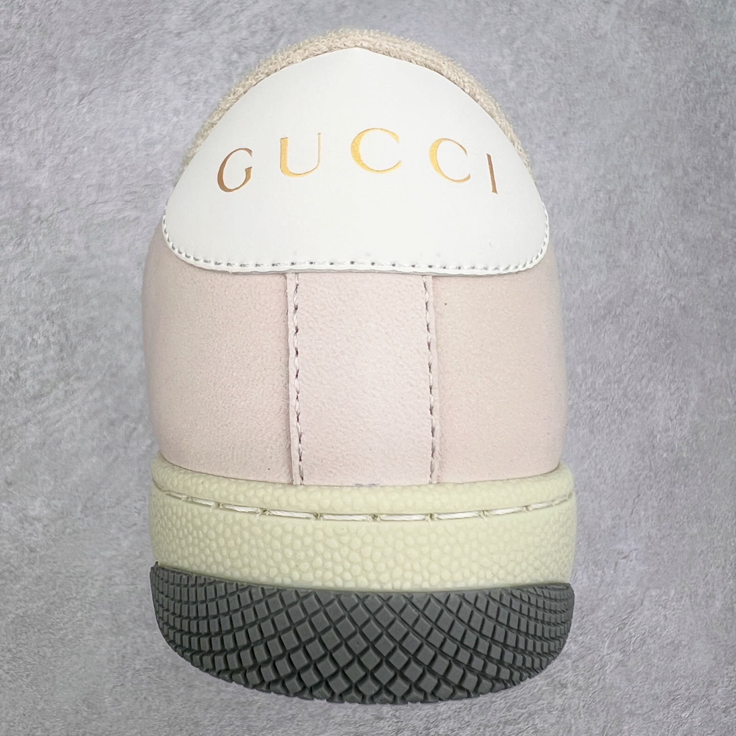图片[8]-＃福利特价 Gucci Screener sneaker 古驰双G小脏鞋系列复古怀旧校园风低帮板鞋 全套原楦原纸版原鞋开模 纯手工水洗做旧处理 侧面条纹饰带 原厂定制 原厂数据电绣 清晰立体 全鞋电脑针车 紧密相连 针距密度一致 环保乳胶注塑鞋垫 厚度脚感还原原版 皮面裁剪部位 统一油边封口工艺 右脚鞋侧嵌入NFC防伪芯片装置＋鞋盒标二唯码扫描 秒进官网 专柜全套包装 防尘袋 说明书 质保卡 购物袋 尺码：35 36 37 38 39 40 41 42 43 44 45-选品中心