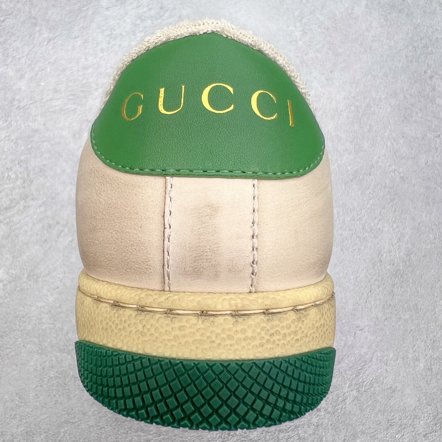 图片[8]-＃福利特价 Gucci Screener sneaker 古驰双G小脏鞋系列复古怀旧校园风低帮板鞋 全套原楦原纸版原鞋开模 纯手工水洗做旧处理 侧面条纹饰带 原厂定制 原厂数据电绣 清晰立体 全鞋电脑针车 紧密相连 针距密度一致 环保乳胶注塑鞋垫 厚度脚感还原原版 皮面裁剪部位 统一油边封口工艺 右脚鞋侧嵌入NFC防伪芯片装置＋鞋盒标二唯码扫描 秒进官网 专柜全套包装 防尘袋 说明书 质保卡 购物袋 尺码：35 36 37 38 39 40 41 42 43 44 45-选品中心