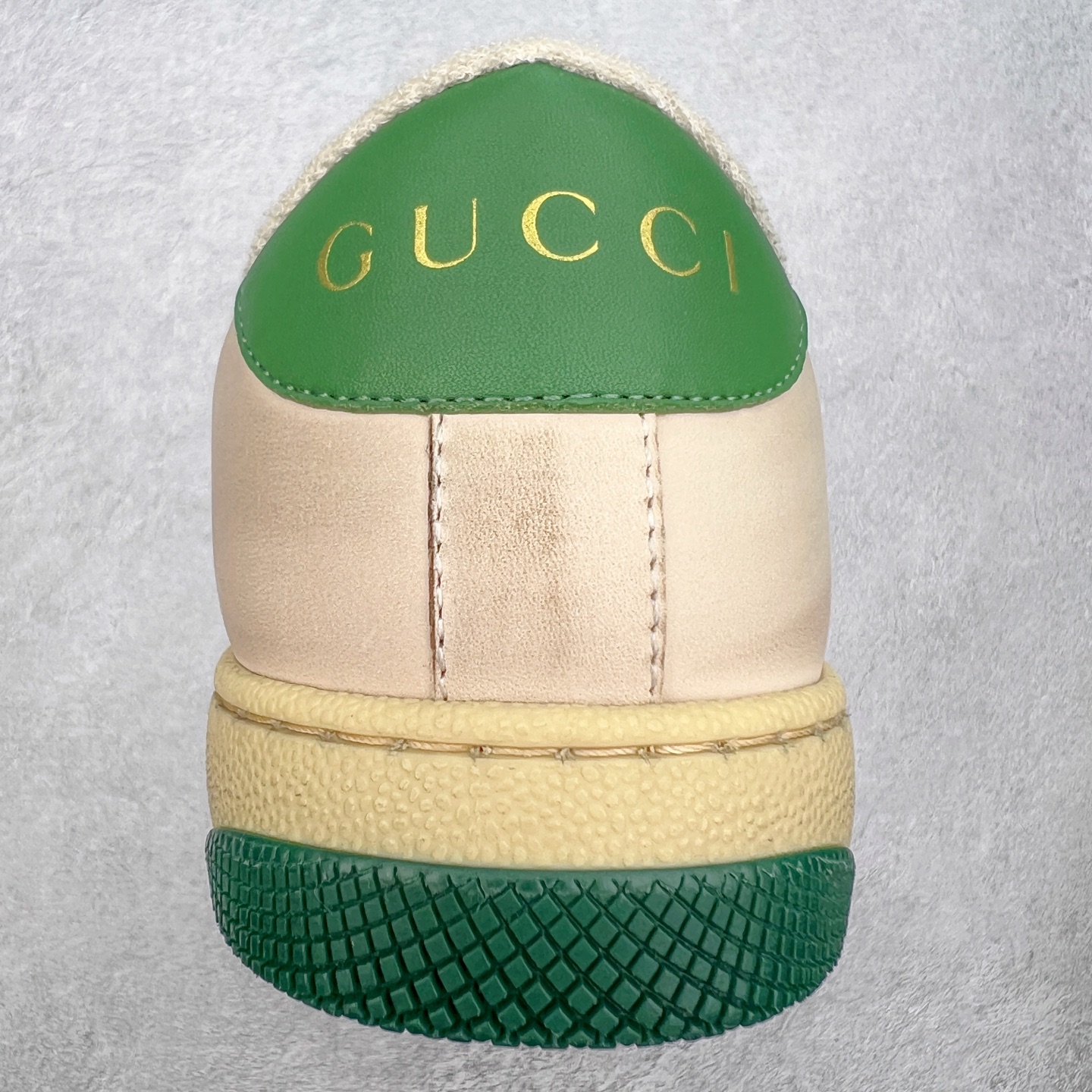 图片[8]-＃福利特价 Gucci Screener sneaker 古驰双G小脏鞋系列复古怀旧校园风低帮板鞋 全套原楦原纸版原鞋开模 纯手工水洗做旧处理 侧面条纹饰带 原厂定制 原厂数据电绣 清晰立体 全鞋电脑针车 紧密相连 针距密度一致 环保乳胶注塑鞋垫 厚度脚感还原原版 皮面裁剪部位 统一油边封口工艺 右脚鞋侧嵌入NFC防伪芯片装置＋鞋盒标二唯码扫描 秒进官网 专柜全套包装 防尘袋 说明书 质保卡 购物袋 尺码：35 36 37 38 39 40 41 42 43 44 45-选品中心