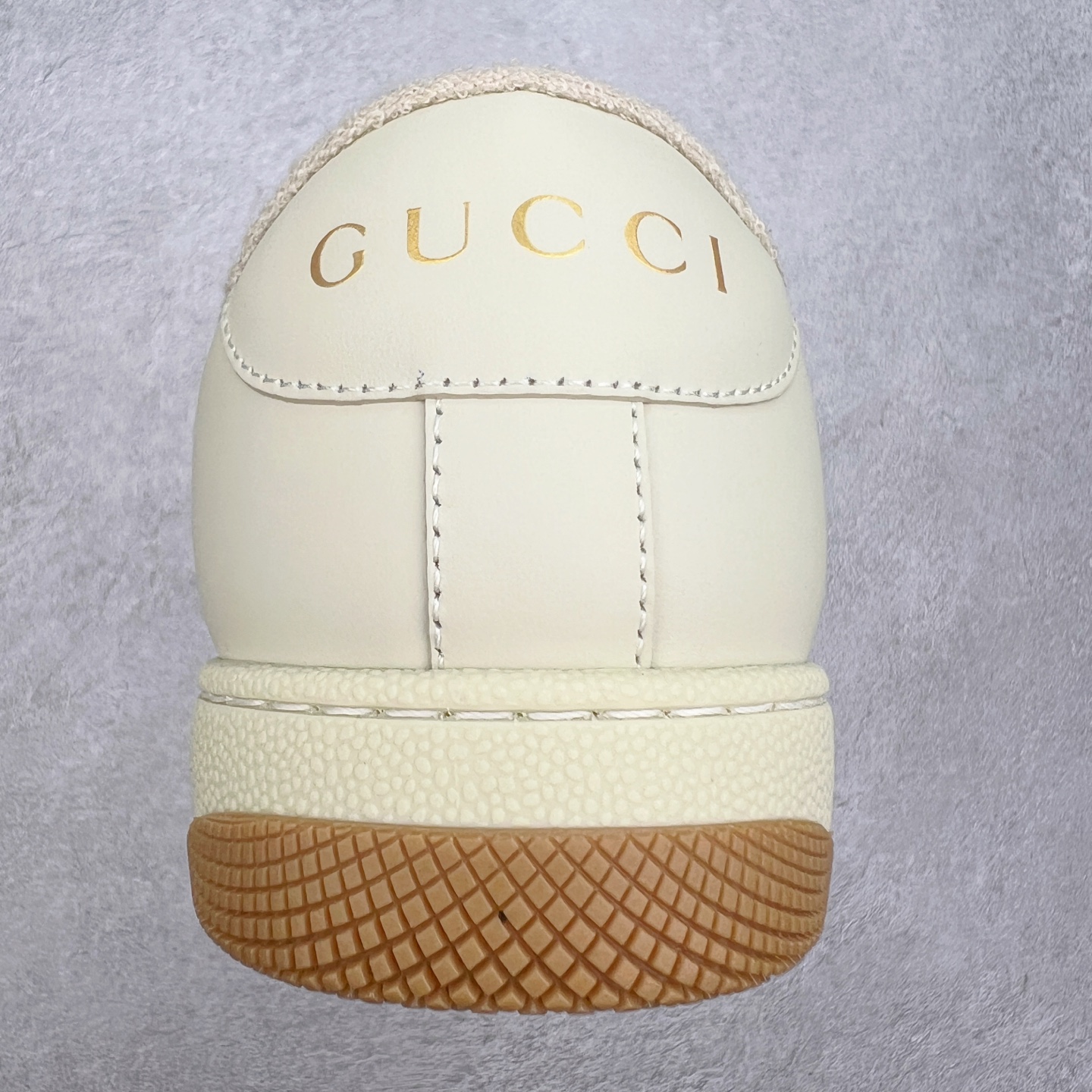 图片[8]-＃福利特价 Gucci Screener sneaker 古驰双G小脏鞋系列复古怀旧校园风低帮板鞋 全套原楦原纸版原鞋开模 纯手工水洗做旧处理 侧面条纹饰带 原厂定制 原厂数据电绣 清晰立体 全鞋电脑针车 紧密相连 针距密度一致 环保乳胶注塑鞋垫 厚度脚感还原原版 皮面裁剪部位 统一油边封口工艺 右脚鞋侧嵌入NFC防伪芯片装置＋鞋盒标二唯码扫描 秒进官网 专柜全套包装 防尘袋 说明书 质保卡 购物袋 尺码：35 36 37 38 39 40 41 42 43 44 45-选品中心