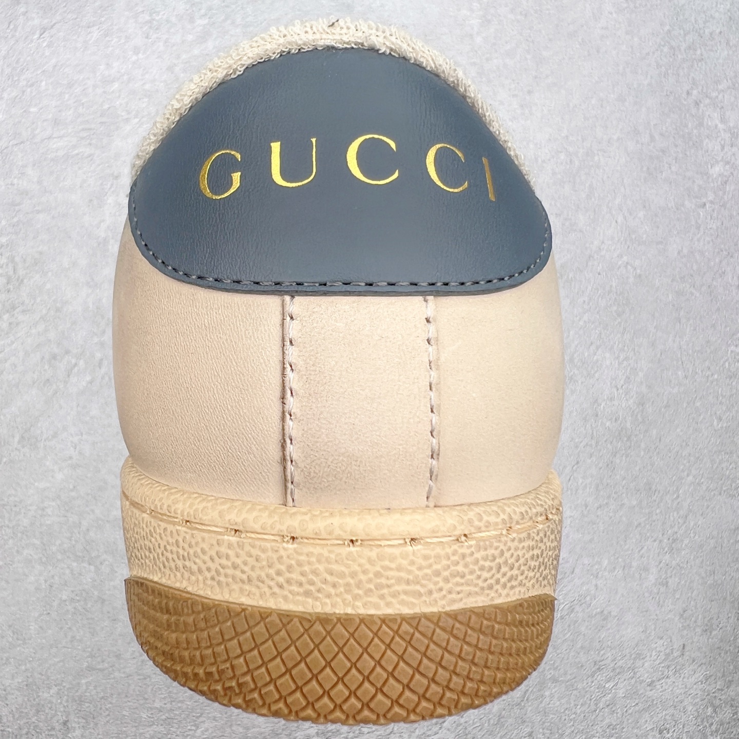 图片[8]-＃福利特价 Gucci Screener sneaker 古驰双G小脏鞋系列复古怀旧校园风低帮板鞋 全套原楦原纸版原鞋开模 纯手工水洗做旧处理 侧面条纹饰带 原厂定制 原厂数据电绣 清晰立体 全鞋电脑针车 紧密相连 针距密度一致 环保乳胶注塑鞋垫 厚度脚感还原原版 皮面裁剪部位 统一油边封口工艺 右脚鞋侧嵌入NFC防伪芯片装置＋鞋盒标二唯码扫描 秒进官网 专柜全套包装 防尘袋 说明书 质保卡 购物袋 尺码：35 36 37 38 39 40 41 42 43 44 45-选品中心