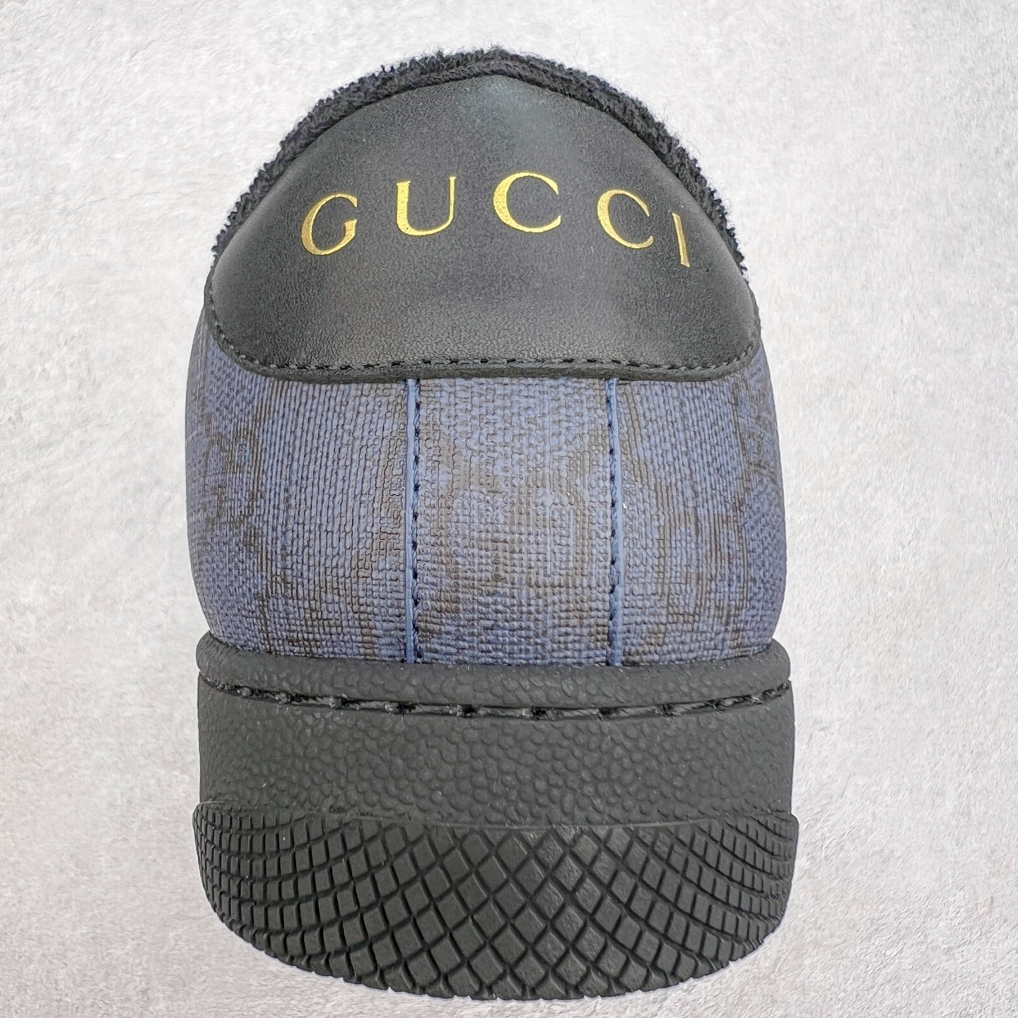 图片[8]-＃福利特价 Gucci Screener sneaker 古驰双G小脏鞋系列复古怀旧校园风低帮板鞋 全套原楦原纸版原鞋开模 纯手工水洗做旧处理 侧面条纹饰带 原厂定制 原厂数据电绣 清晰立体 全鞋电脑针车 紧密相连 针距密度一致 环保乳胶注塑鞋垫 厚度脚感还原原版 皮面裁剪部位 统一油边封口工艺 右脚鞋侧嵌入NFC防伪芯片装置＋鞋盒标二唯码扫描 秒进官网 专柜全套包装 防尘袋 说明书 质保卡 购物袋 尺码：35 36 37 38 39 40 41 42 43 44 45-选品中心