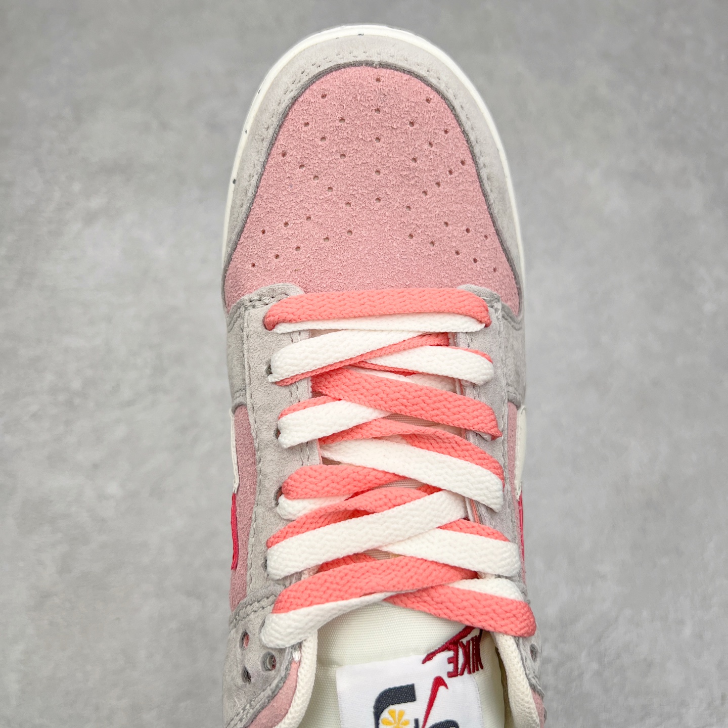 图片[4]-＃特价福利 NK Dunk Low 定制配色 大厂出品 极力推荐 原装头层材料 独家版型蒸餾加工帶來的是更好的视觉和脚感体验大厂纯原品质出货 清洁度 电绣工艺 皮料切割干净无任何毛边 细节完美 尺码：36 36.5 37.5 38 38.5 39 40 40.5 41 42 42.5 43 44 44.5 45 46-选品中心