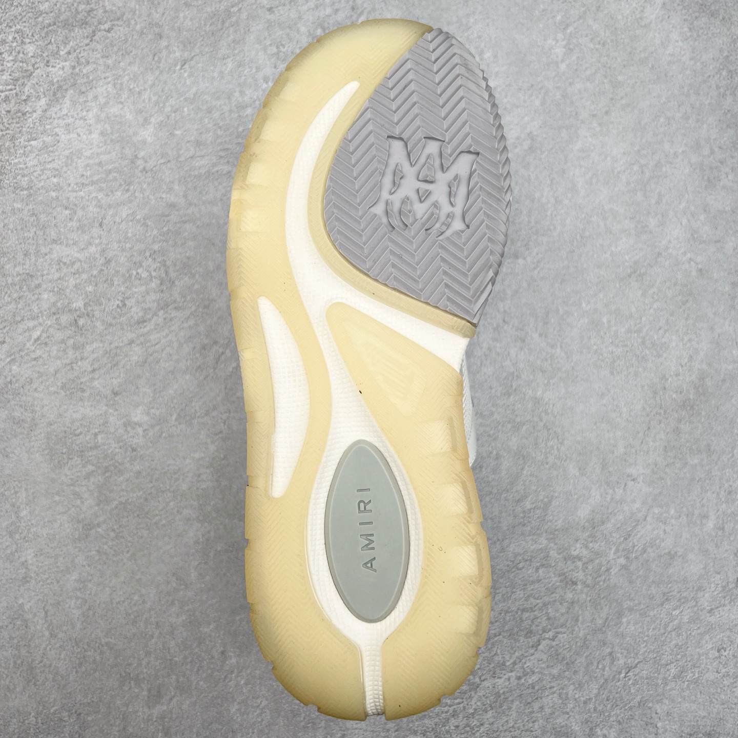 图片[9]-Lw22 Amiri 埃米尔 MA-1 情侣款面包鞋 原版购入开发 广东纯原大厂出品 做货 Amiri新一季放弃了摇滚朋克的风格 使用了大量不饱和色系 莫兰迪色调 无论是看到还是穿上 都是会让人非常身心愉悦 面包鞋的大鞋舌延续了下来 缩短了鞋身的长度 加厚了中底 鞋头部分更加圆润 Amiri的品牌字母和 MA标识出现在鞋身侧面 尺码： 38 39 40 41 42 43 44 45-选品中心