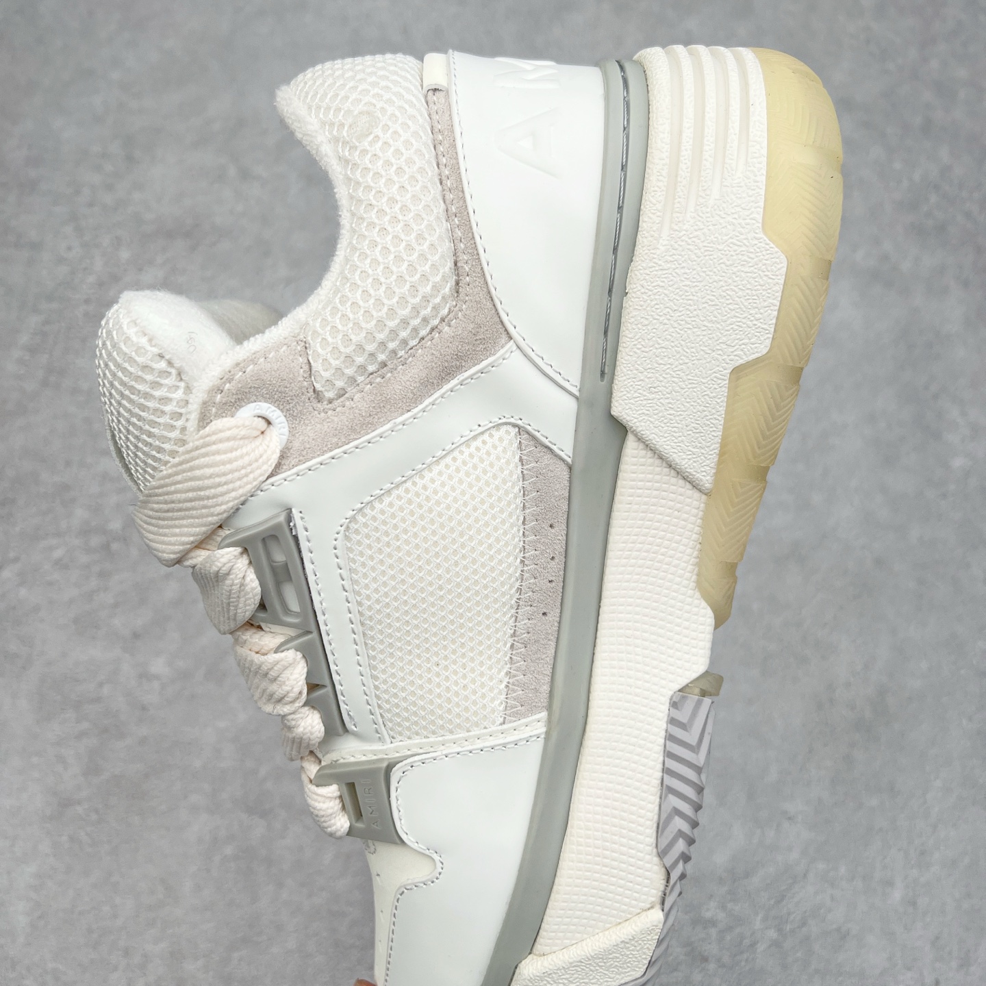 图片[7]-Lw22 Amiri 埃米尔 MA-1 情侣款面包鞋 原版购入开发 广东纯原大厂出品 做货 Amiri新一季放弃了摇滚朋克的风格 使用了大量不饱和色系 莫兰迪色调 无论是看到还是穿上 都是会让人非常身心愉悦 面包鞋的大鞋舌延续了下来 缩短了鞋身的长度 加厚了中底 鞋头部分更加圆润 Amiri的品牌字母和 MA标识出现在鞋身侧面 尺码： 38 39 40 41 42 43 44 45-选品中心