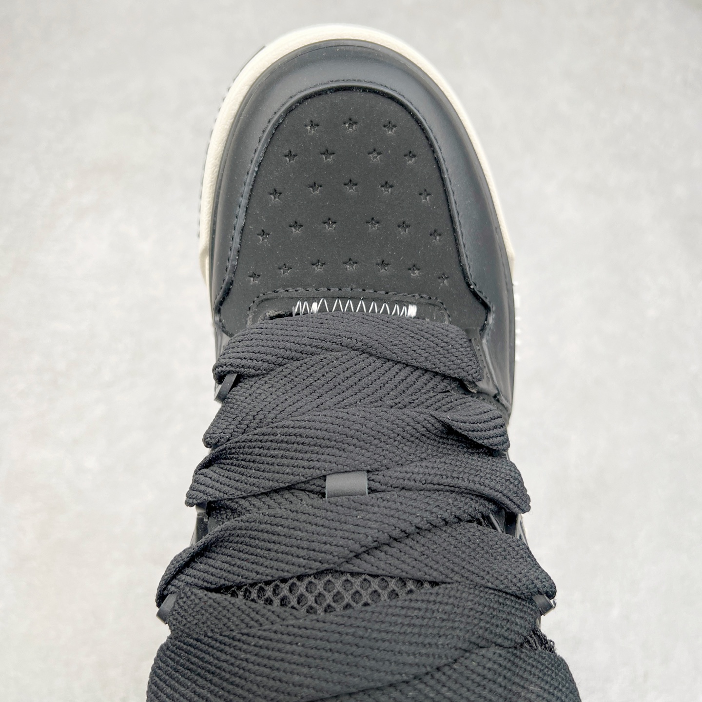 图片[4]-Lw22 Amiri 埃米尔 MA-1 情侣款面包鞋 原版购入开发 广东纯原大厂出品 做货 Amiri新一季放弃了摇滚朋克的风格 使用了大量不饱和色系 莫兰迪色调 无论是看到还是穿上 都是会让人非常身心愉悦 面包鞋的大鞋舌延续了下来 缩短了鞋身的长度 加厚了中底 鞋头部分更加圆润 Amiri的品牌字母和 MA标识出现在鞋身侧面 尺码： 38 39 40 41 42 43 44 45-选品中心