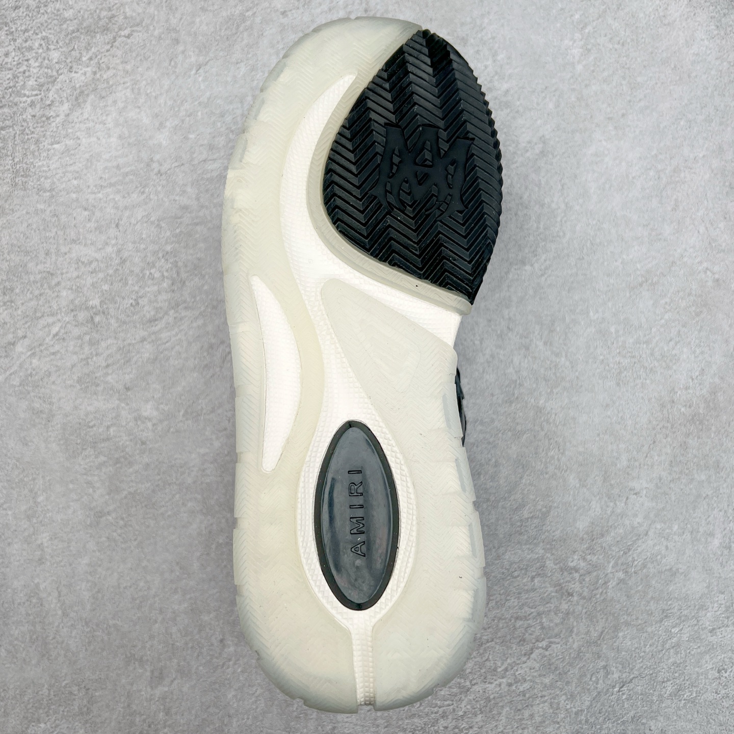 图片[9]-Lw22 Amiri 埃米尔 MA-1 情侣款面包鞋 原版购入开发 广东纯原大厂出品 做货 Amiri新一季放弃了摇滚朋克的风格 使用了大量不饱和色系 莫兰迪色调 无论是看到还是穿上 都是会让人非常身心愉悦 面包鞋的大鞋舌延续了下来 缩短了鞋身的长度 加厚了中底 鞋头部分更加圆润 Amiri的品牌字母和 MA标识出现在鞋身侧面 尺码： 38 39 40 41 42 43 44 45-选品中心