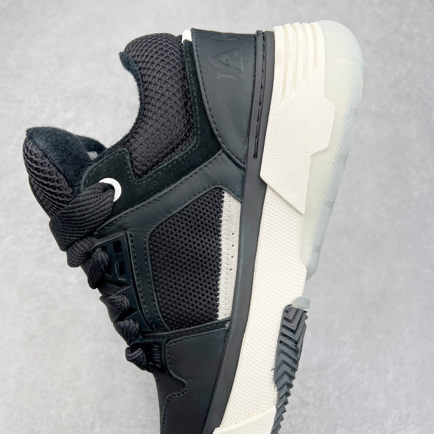 图片[7]-Lw22 Amiri 埃米尔 MA-1 情侣款面包鞋 原版购入开发 广东纯原大厂出品 做货 Amiri新一季放弃了摇滚朋克的风格 使用了大量不饱和色系 莫兰迪色调 无论是看到还是穿上 都是会让人非常身心愉悦 面包鞋的大鞋舌延续了下来 缩短了鞋身的长度 加厚了中底 鞋头部分更加圆润 Amiri的品牌字母和 MA标识出现在鞋身侧面 尺码： 38 39 40 41 42 43 44 45-选品中心