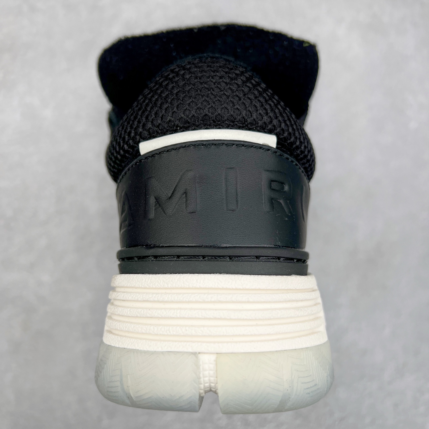 图片[8]-Lw22 Amiri 埃米尔 MA-1 情侣款面包鞋 原版购入开发 广东纯原大厂出品 做货 Amiri新一季放弃了摇滚朋克的风格 使用了大量不饱和色系 莫兰迪色调 无论是看到还是穿上 都是会让人非常身心愉悦 面包鞋的大鞋舌延续了下来 缩短了鞋身的长度 加厚了中底 鞋头部分更加圆润 Amiri的品牌字母和 MA标识出现在鞋身侧面 尺码： 38 39 40 41 42 43 44 45-选品中心