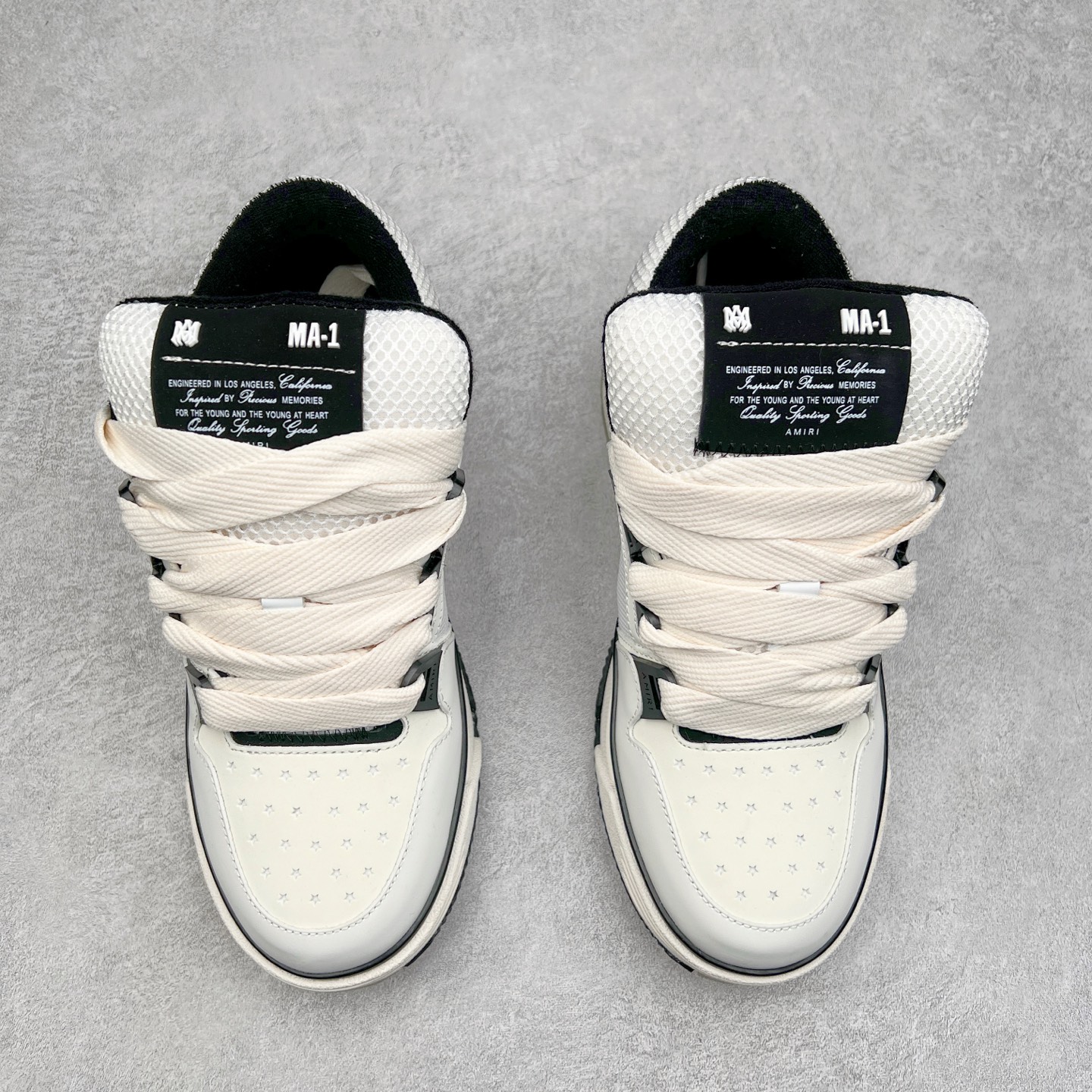 图片[2]-Lw22 Amiri 埃米尔 MA-1 情侣款面包鞋 原版购入开发 广东纯原大厂出品 做货 Amiri新一季放弃了摇滚朋克的风格 使用了大量不饱和色系 莫兰迪色调 无论是看到还是穿上 都是会让人非常身心愉悦 面包鞋的大鞋舌延续了下来 缩短了鞋身的长度 加厚了中底 鞋头部分更加圆润 Amiri的品牌字母和 MA标识出现在鞋身侧面 尺码： 38 39 40 41 42 43 44 45-选品中心