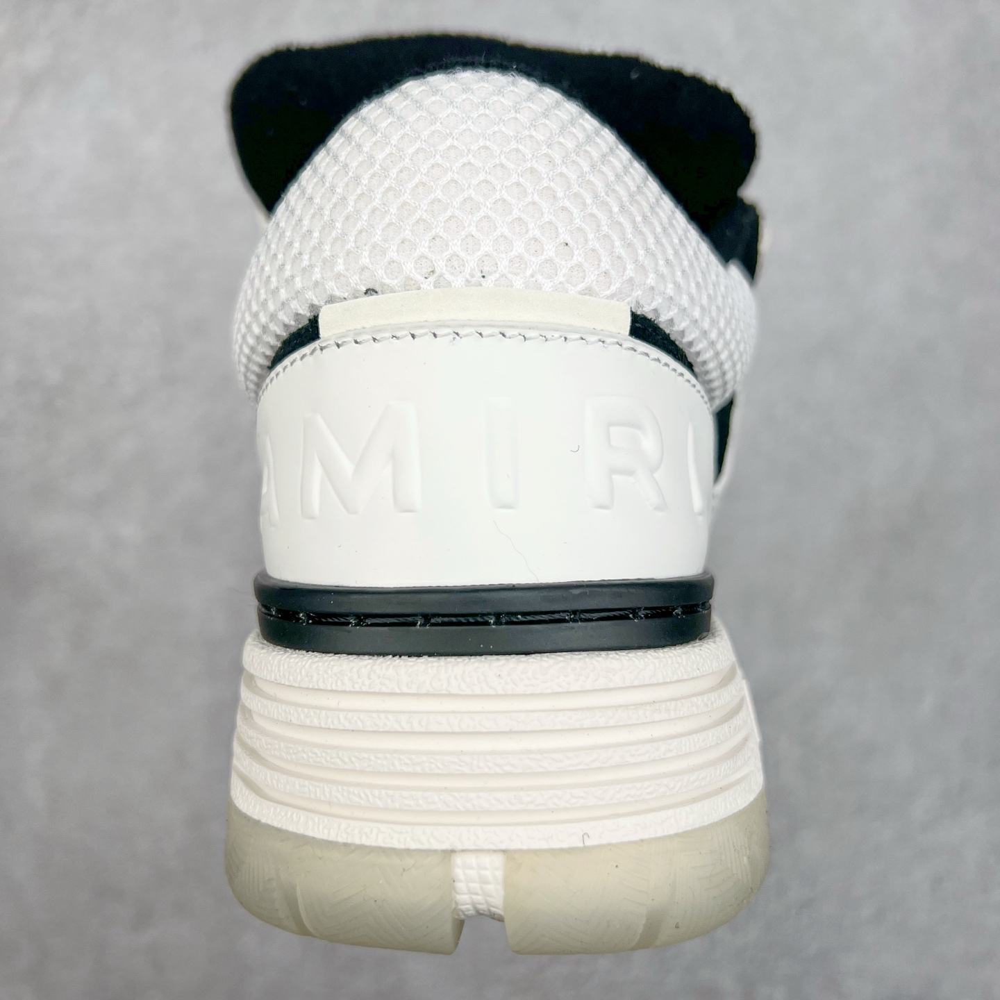 图片[8]-Lw22 Amiri 埃米尔 MA-1 情侣款面包鞋 原版购入开发 广东纯原大厂出品 做货 Amiri新一季放弃了摇滚朋克的风格 使用了大量不饱和色系 莫兰迪色调 无论是看到还是穿上 都是会让人非常身心愉悦 面包鞋的大鞋舌延续了下来 缩短了鞋身的长度 加厚了中底 鞋头部分更加圆润 Amiri的品牌字母和 MA标识出现在鞋身侧面 尺码： 38 39 40 41 42 43 44 45-选品中心