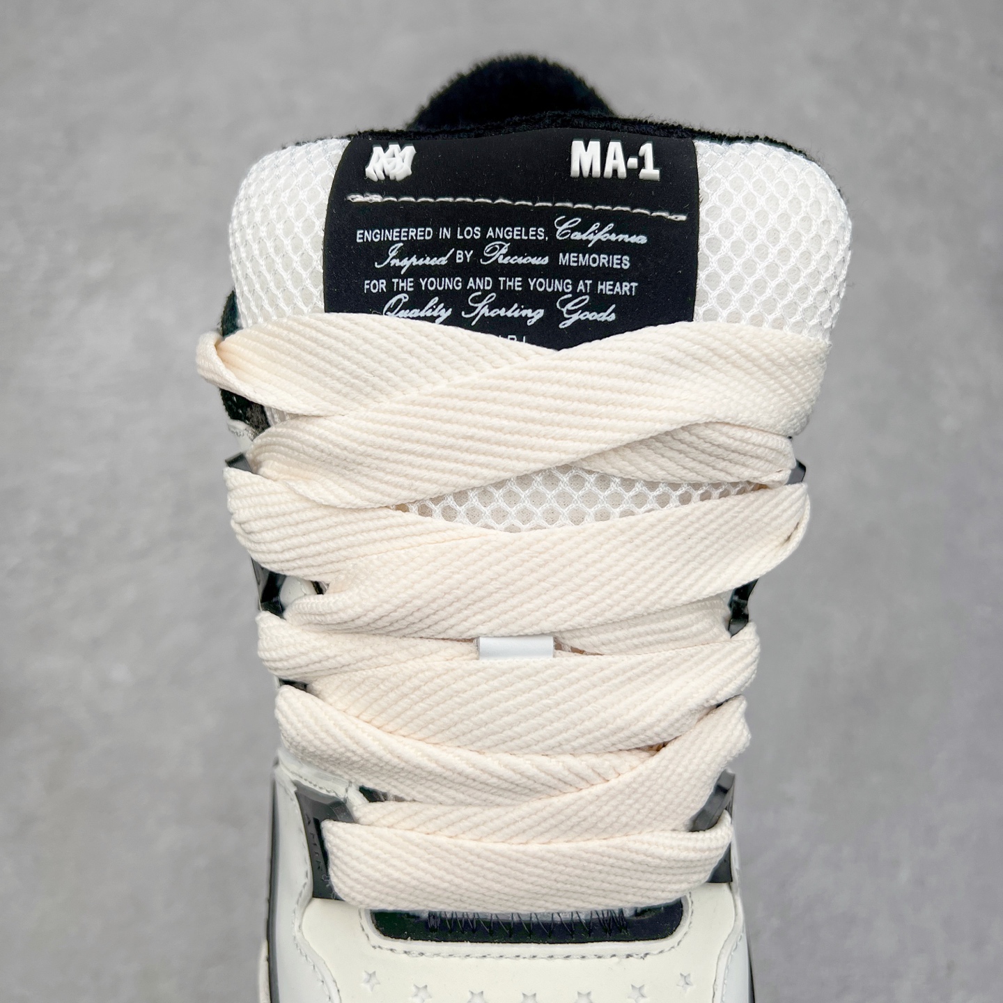 图片[5]-Lw22 Amiri 埃米尔 MA-1 情侣款面包鞋 原版购入开发 广东纯原大厂出品 做货 Amiri新一季放弃了摇滚朋克的风格 使用了大量不饱和色系 莫兰迪色调 无论是看到还是穿上 都是会让人非常身心愉悦 面包鞋的大鞋舌延续了下来 缩短了鞋身的长度 加厚了中底 鞋头部分更加圆润 Amiri的品牌字母和 MA标识出现在鞋身侧面 尺码： 38 39 40 41 42 43 44 45-选品中心