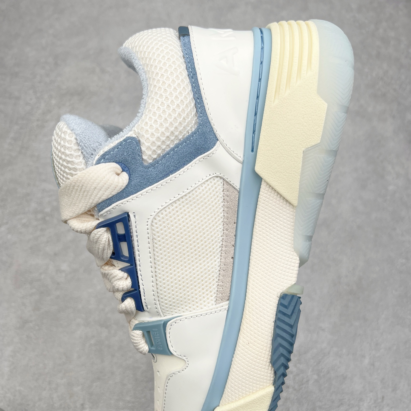 图片[7]-Lw22 Amiri 埃米尔 MA-1 情侣款面包鞋 原版购入开发 广东纯原大厂出品 做货 Amiri新一季放弃了摇滚朋克的风格 使用了大量不饱和色系 莫兰迪色调 无论是看到还是穿上 都是会让人非常身心愉悦 面包鞋的大鞋舌延续了下来 缩短了鞋身的长度 加厚了中底 鞋头部分更加圆润 Amiri的品牌字母和 MA标识出现在鞋身侧面 尺码： 38 39 40 41 42 43 44 45-选品中心