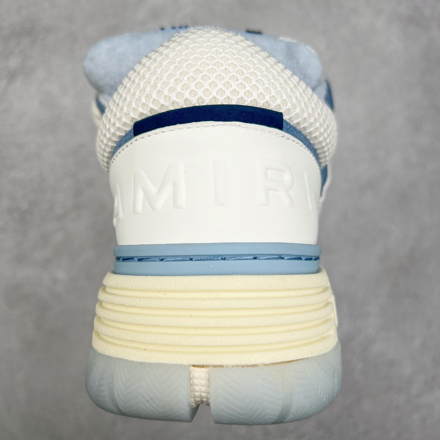 图片[8]-Lw22 Amiri 埃米尔 MA-1 情侣款面包鞋 原版购入开发 广东纯原大厂出品 做货 Amiri新一季放弃了摇滚朋克的风格 使用了大量不饱和色系 莫兰迪色调 无论是看到还是穿上 都是会让人非常身心愉悦 面包鞋的大鞋舌延续了下来 缩短了鞋身的长度 加厚了中底 鞋头部分更加圆润 Amiri的品牌字母和 MA标识出现在鞋身侧面 尺码： 38 39 40 41 42 43 44 45-选品中心