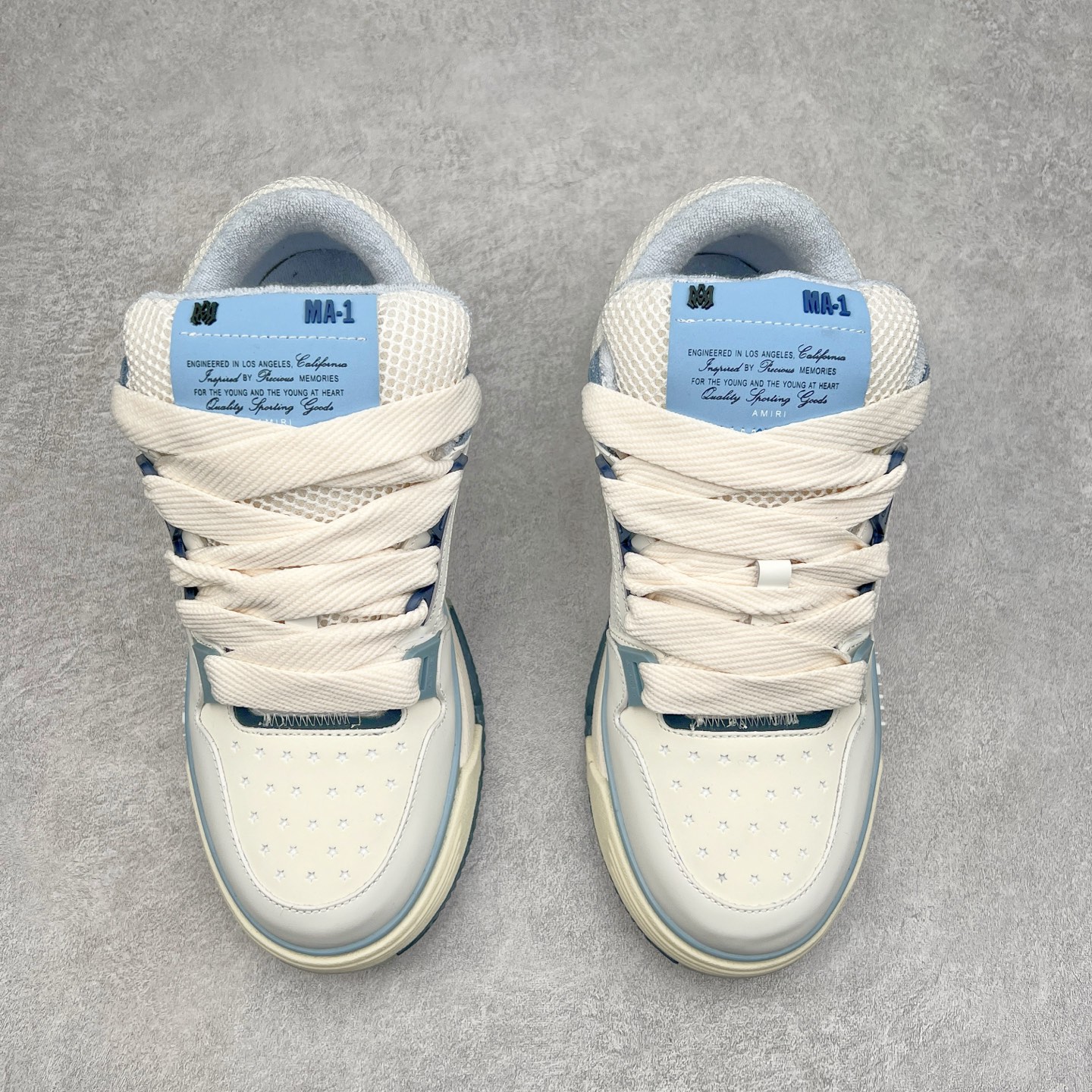 图片[2]-Lw22 Amiri 埃米尔 MA-1 情侣款面包鞋 原版购入开发 广东纯原大厂出品 做货 Amiri新一季放弃了摇滚朋克的风格 使用了大量不饱和色系 莫兰迪色调 无论是看到还是穿上 都是会让人非常身心愉悦 面包鞋的大鞋舌延续了下来 缩短了鞋身的长度 加厚了中底 鞋头部分更加圆润 Amiri的品牌字母和 MA标识出现在鞋身侧面 尺码： 38 39 40 41 42 43 44 45-选品中心