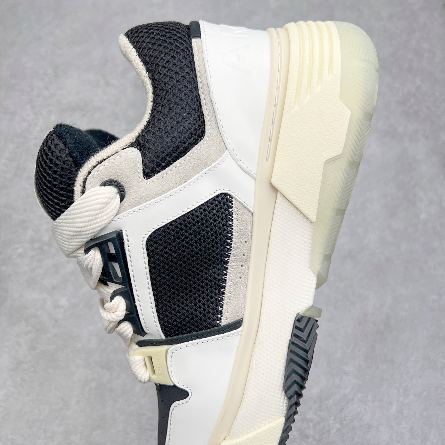 图片[7]-Lw22 Amiri 埃米尔 MA-1 情侣款面包鞋 原版购入开发 广东纯原大厂出品 做货 Amiri新一季放弃了摇滚朋克的风格 使用了大量不饱和色系 莫兰迪色调 无论是看到还是穿上 都是会让人非常身心愉悦 面包鞋的大鞋舌延续了下来 缩短了鞋身的长度 加厚了中底 鞋头部分更加圆润 Amiri的品牌字母和 MA标识出现在鞋身侧面 尺码： 38 39 40 41 42 43 44 45-选品中心