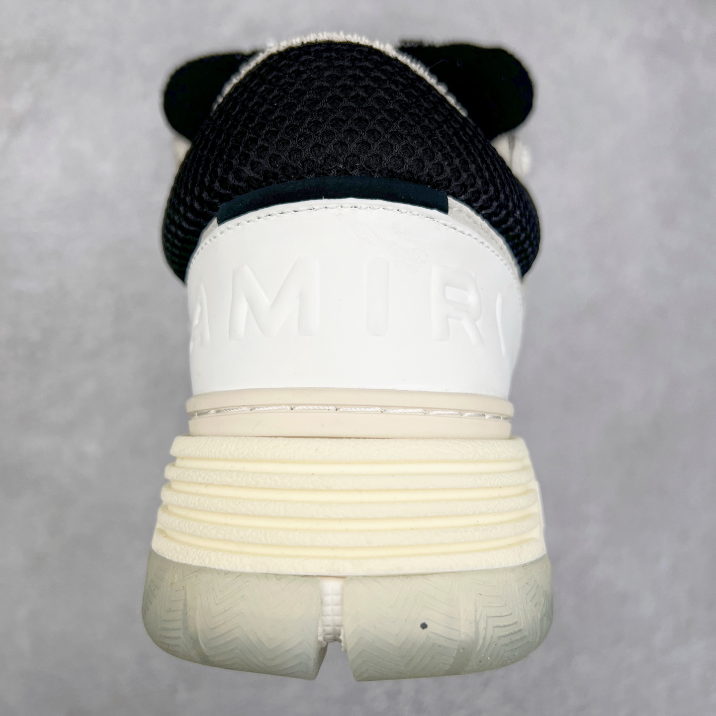 图片[8]-Lw22 Amiri 埃米尔 MA-1 情侣款面包鞋 原版购入开发 广东纯原大厂出品 做货 Amiri新一季放弃了摇滚朋克的风格 使用了大量不饱和色系 莫兰迪色调 无论是看到还是穿上 都是会让人非常身心愉悦 面包鞋的大鞋舌延续了下来 缩短了鞋身的长度 加厚了中底 鞋头部分更加圆润 Amiri的品牌字母和 MA标识出现在鞋身侧面 尺码： 38 39 40 41 42 43 44 45-选品中心