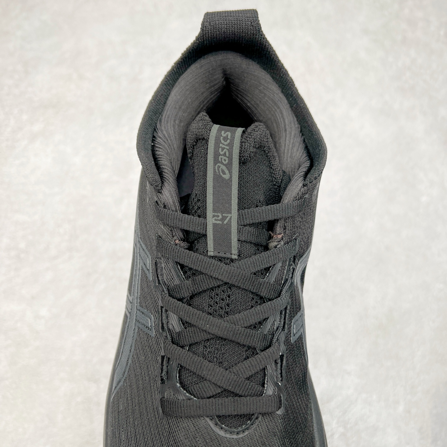 图片[5]-Asics GEL-Nimbus 27 亚瑟士缓震跑鞋 近年复古风潮的势头很旺 ASICS一直坚信保持身体的健康与活力是打造健康快乐的生活方式的最佳途径 ASICS为复古鞋型注入新设计 为玩家的街头穿搭提供了更多可能 GEL-NIMBUSTM9运动鞋最初是为中立和仰卧跑步者设计的长距离训练器 采用原始材料和关键细节重新设计 其Y2K时代的工业外观也被大胆的对比和色块所抵消 尺码：36 36.5 37.5 38 38.5 39 40 40.5 41.5 42 42.5 43.5 44 44.5 45-选品中心