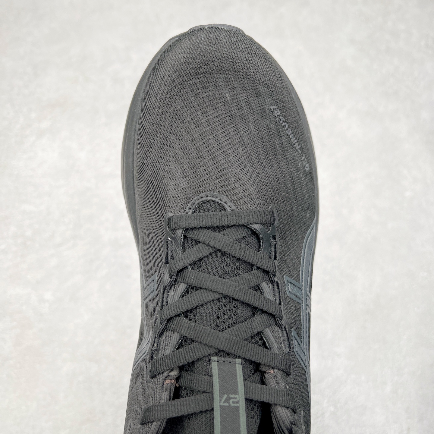 图片[4]-Asics GEL-Nimbus 27 亚瑟士缓震跑鞋 近年复古风潮的势头很旺 ASICS一直坚信保持身体的健康与活力是打造健康快乐的生活方式的最佳途径 ASICS为复古鞋型注入新设计 为玩家的街头穿搭提供了更多可能 GEL-NIMBUSTM9运动鞋最初是为中立和仰卧跑步者设计的长距离训练器 采用原始材料和关键细节重新设计 其Y2K时代的工业外观也被大胆的对比和色块所抵消 尺码：36 36.5 37.5 38 38.5 39 40 40.5 41.5 42 42.5 43.5 44 44.5 45-选品中心