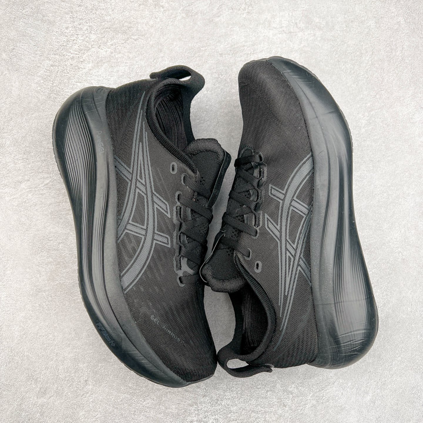 图片[3]-Asics GEL-Nimbus 27 亚瑟士缓震跑鞋 近年复古风潮的势头很旺 ASICS一直坚信保持身体的健康与活力是打造健康快乐的生活方式的最佳途径 ASICS为复古鞋型注入新设计 为玩家的街头穿搭提供了更多可能 GEL-NIMBUSTM9运动鞋最初是为中立和仰卧跑步者设计的长距离训练器 采用原始材料和关键细节重新设计 其Y2K时代的工业外观也被大胆的对比和色块所抵消 尺码：36 36.5 37.5 38 38.5 39 40 40.5 41.5 42 42.5 43.5 44 44.5 45-选品中心