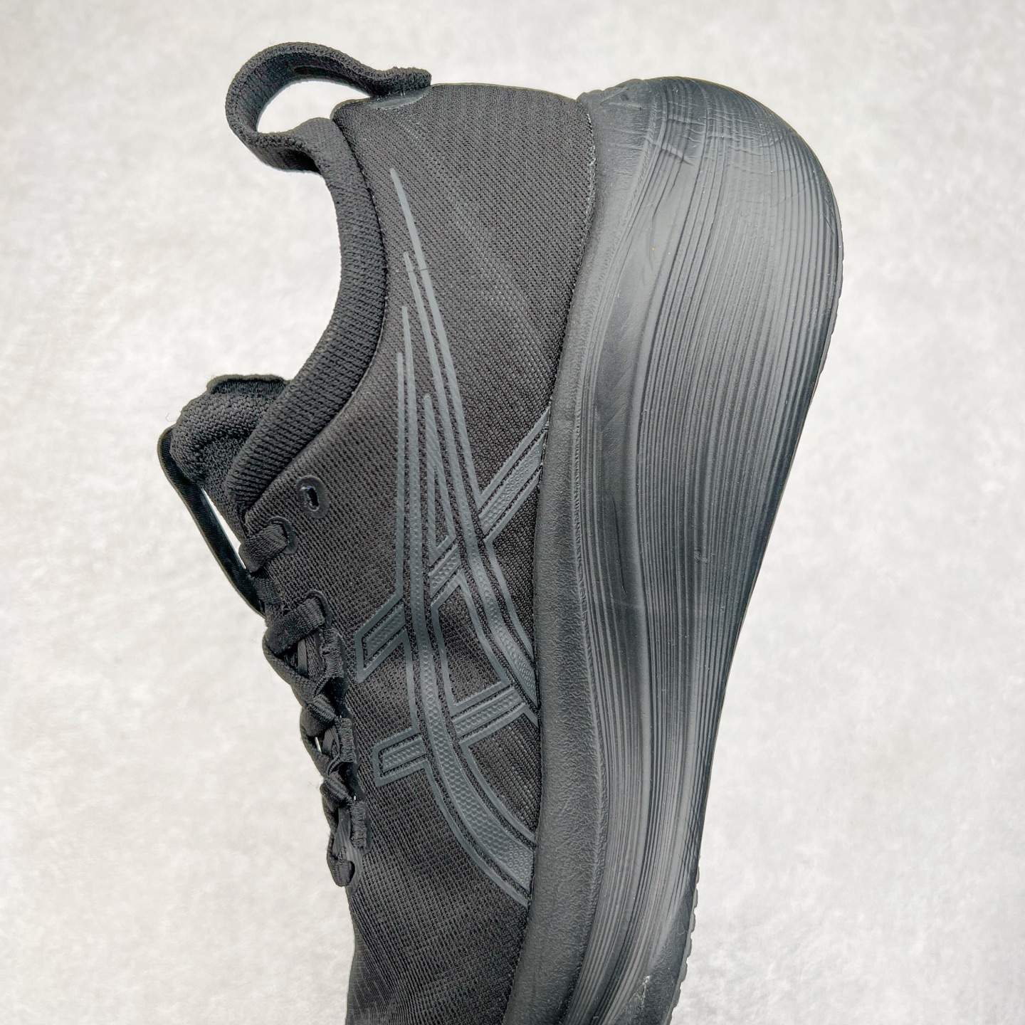 图片[7]-Asics GEL-Nimbus 27 亚瑟士缓震跑鞋 近年复古风潮的势头很旺 ASICS一直坚信保持身体的健康与活力是打造健康快乐的生活方式的最佳途径 ASICS为复古鞋型注入新设计 为玩家的街头穿搭提供了更多可能 GEL-NIMBUSTM9运动鞋最初是为中立和仰卧跑步者设计的长距离训练器 采用原始材料和关键细节重新设计 其Y2K时代的工业外观也被大胆的对比和色块所抵消 尺码：36 36.5 37.5 38 38.5 39 40 40.5 41.5 42 42.5 43.5 44 44.5 45-选品中心