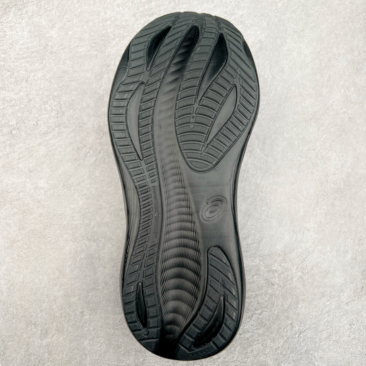 图片[9]-Asics GEL-Nimbus 27 亚瑟士缓震跑鞋 近年复古风潮的势头很旺 ASICS一直坚信保持身体的健康与活力是打造健康快乐的生活方式的最佳途径 ASICS为复古鞋型注入新设计 为玩家的街头穿搭提供了更多可能 GEL-NIMBUSTM9运动鞋最初是为中立和仰卧跑步者设计的长距离训练器 采用原始材料和关键细节重新设计 其Y2K时代的工业外观也被大胆的对比和色块所抵消 尺码：36 36.5 37.5 38 38.5 39 40 40.5 41.5 42 42.5 43.5 44 44.5 45-选品中心