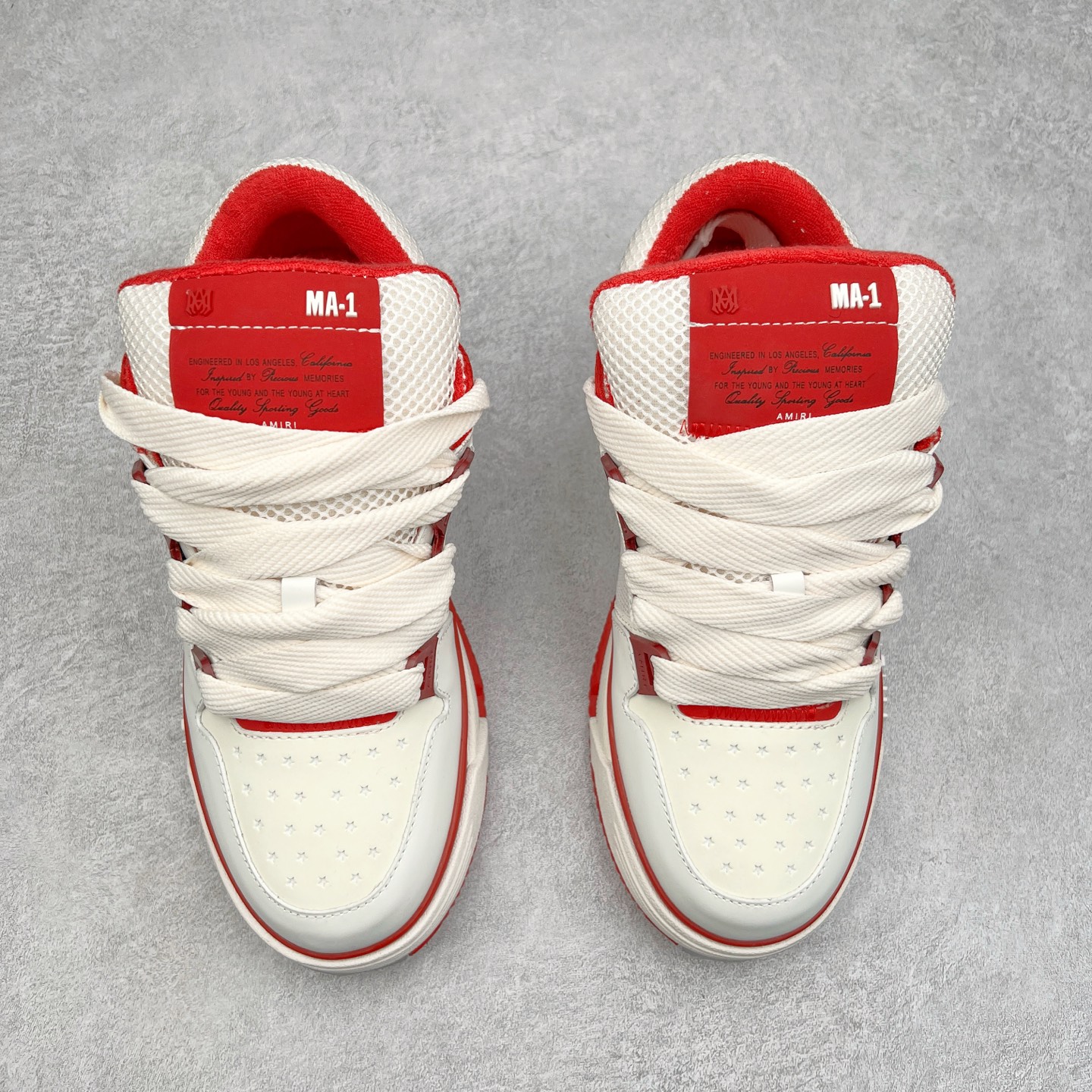 图片[2]-Lw22 Amiri 埃米尔 MA-1 情侣款面包鞋 原版购入开发 广东纯原大厂出品 做货 Amiri新一季放弃了摇滚朋克的风格 使用了大量不饱和色系 莫兰迪色调 无论是看到还是穿上 都是会让人非常身心愉悦 面包鞋的大鞋舌延续了下来 缩短了鞋身的长度 加厚了中底 鞋头部分更加圆润 Amiri的品牌字母和 MA标识出现在鞋身侧面 尺码： 38 39 40 41 42 43 44 45-选品中心