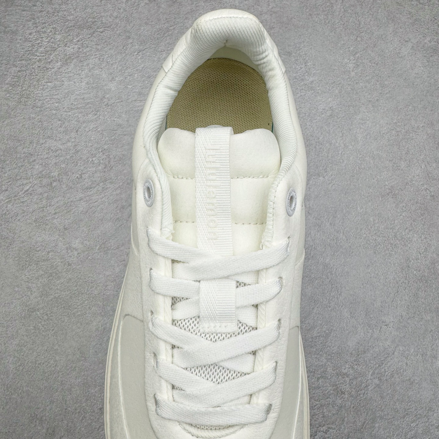 图片[5]-＃GD广顶 lululemon Cityverse 露露乐檬极简主义减震耐磨低帮生活休闲鞋 Cityverse将运动性能融入经典休闲鞋中，中底提供出色缓震，并贴合足部曲线，带来全天候的舒适感。鞋面采用两种材质拼接，且前半部分采用热熔压胶处理，无任何缝线，保留了鞋身整体性。模制泡沫的鞋垫带来上乘的脚感，在平日休闲穿着时不会磨脚，也能提供轻质软弹的效果。25年来，lululemon一直秉持“感受为先”的设计理念，并相信更好的感受带来更好的表现。此次男鞋的设计亦是如此。投入多年研究，针对男性在不同运动场景中的脚步形态设计了不同鞋履款式。同时，还进行了生物力学与形态学研究，为“他”带来更好的贴合度和感受。尺码：36 36.5 37.5 38 38.5 39 40 40.5 41 42 42.5 43 44 44.5 45-选品中心