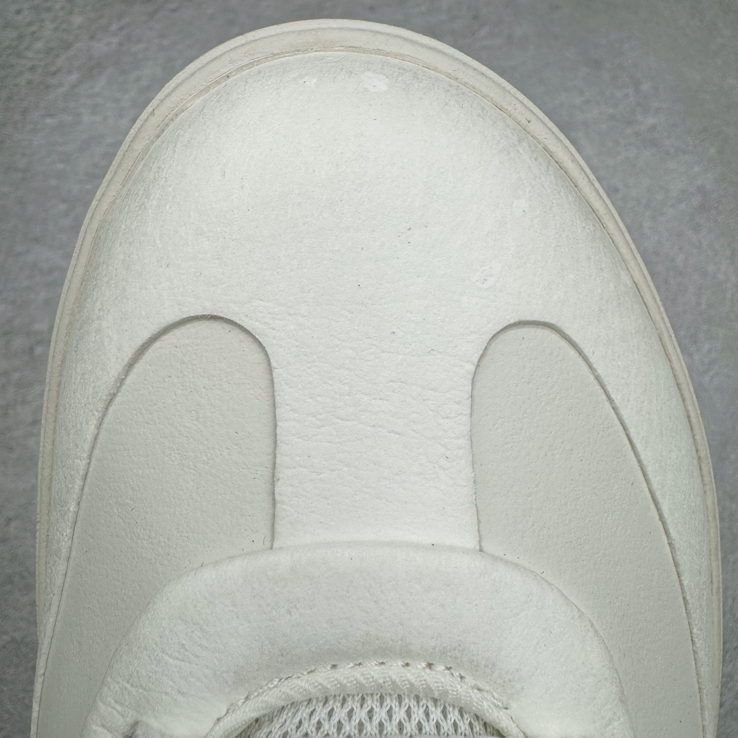 图片[16]-＃GD广顶 lululemon Cityverse 露露乐檬极简主义减震耐磨低帮生活休闲鞋 Cityverse将运动性能融入经典休闲鞋中，中底提供出色缓震，并贴合足部曲线，带来全天候的舒适感。鞋面采用两种材质拼接，且前半部分采用热熔压胶处理，无任何缝线，保留了鞋身整体性。模制泡沫的鞋垫带来上乘的脚感，在平日休闲穿着时不会磨脚，也能提供轻质软弹的效果。25年来，lululemon一直秉持“感受为先”的设计理念，并相信更好的感受带来更好的表现。此次男鞋的设计亦是如此。投入多年研究，针对男性在不同运动场景中的脚步形态设计了不同鞋履款式。同时，还进行了生物力学与形态学研究，为“他”带来更好的贴合度和感受。尺码：36 36.5 37.5 38 38.5 39 40 40.5 41 42 42.5 43 44 44.5 45-选品中心