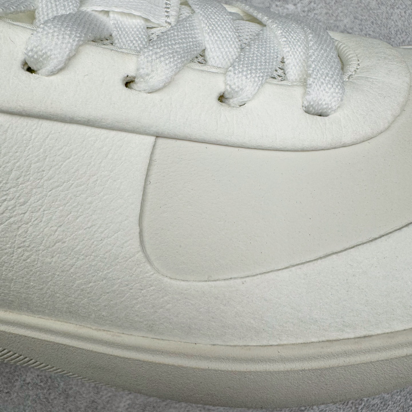 图片[17]-＃GD广顶 lululemon Cityverse 露露乐檬极简主义减震耐磨低帮生活休闲鞋 Cityverse将运动性能融入经典休闲鞋中，中底提供出色缓震，并贴合足部曲线，带来全天候的舒适感。鞋面采用两种材质拼接，且前半部分采用热熔压胶处理，无任何缝线，保留了鞋身整体性。模制泡沫的鞋垫带来上乘的脚感，在平日休闲穿着时不会磨脚，也能提供轻质软弹的效果。25年来，lululemon一直秉持“感受为先”的设计理念，并相信更好的感受带来更好的表现。此次男鞋的设计亦是如此。投入多年研究，针对男性在不同运动场景中的脚步形态设计了不同鞋履款式。同时，还进行了生物力学与形态学研究，为“他”带来更好的贴合度和感受。尺码：36 36.5 37.5 38 38.5 39 40 40.5 41 42 42.5 43 44 44.5 45-选品中心