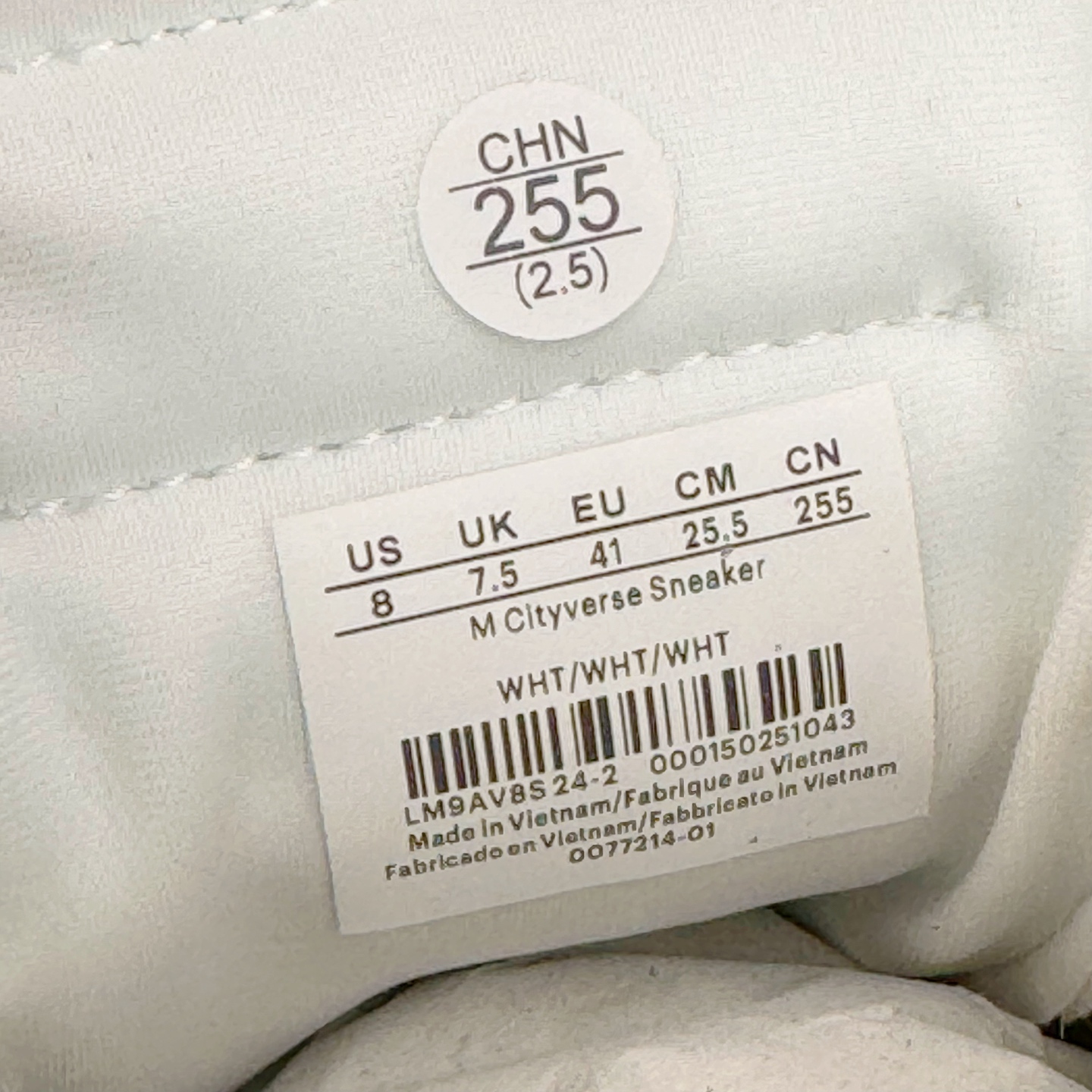 图片[12]-＃GD广顶 lululemon Cityverse 露露乐檬极简主义减震耐磨低帮生活休闲鞋 Cityverse将运动性能融入经典休闲鞋中，中底提供出色缓震，并贴合足部曲线，带来全天候的舒适感。鞋面采用两种材质拼接，且前半部分采用热熔压胶处理，无任何缝线，保留了鞋身整体性。模制泡沫的鞋垫带来上乘的脚感，在平日休闲穿着时不会磨脚，也能提供轻质软弹的效果。25年来，lululemon一直秉持“感受为先”的设计理念，并相信更好的感受带来更好的表现。此次男鞋的设计亦是如此。投入多年研究，针对男性在不同运动场景中的脚步形态设计了不同鞋履款式。同时，还进行了生物力学与形态学研究，为“他”带来更好的贴合度和感受。尺码：36 36.5 37.5 38 38.5 39 40 40.5 41 42 42.5 43 44 44.5 45-选品中心