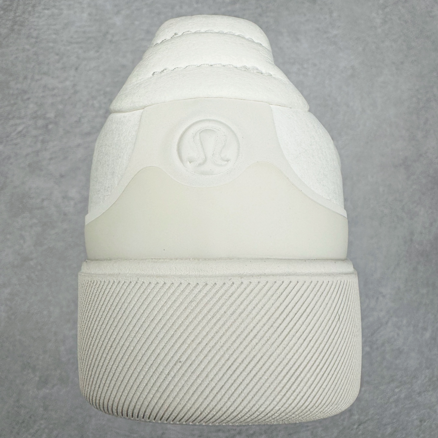 图片[8]-＃GD广顶 lululemon Cityverse 露露乐檬极简主义减震耐磨低帮生活休闲鞋 Cityverse将运动性能融入经典休闲鞋中，中底提供出色缓震，并贴合足部曲线，带来全天候的舒适感。鞋面采用两种材质拼接，且前半部分采用热熔压胶处理，无任何缝线，保留了鞋身整体性。模制泡沫的鞋垫带来上乘的脚感，在平日休闲穿着时不会磨脚，也能提供轻质软弹的效果。25年来，lululemon一直秉持“感受为先”的设计理念，并相信更好的感受带来更好的表现。此次男鞋的设计亦是如此。投入多年研究，针对男性在不同运动场景中的脚步形态设计了不同鞋履款式。同时，还进行了生物力学与形态学研究，为“他”带来更好的贴合度和感受。尺码：36 36.5 37.5 38 38.5 39 40 40.5 41 42 42.5 43 44 44.5 45-选品中心