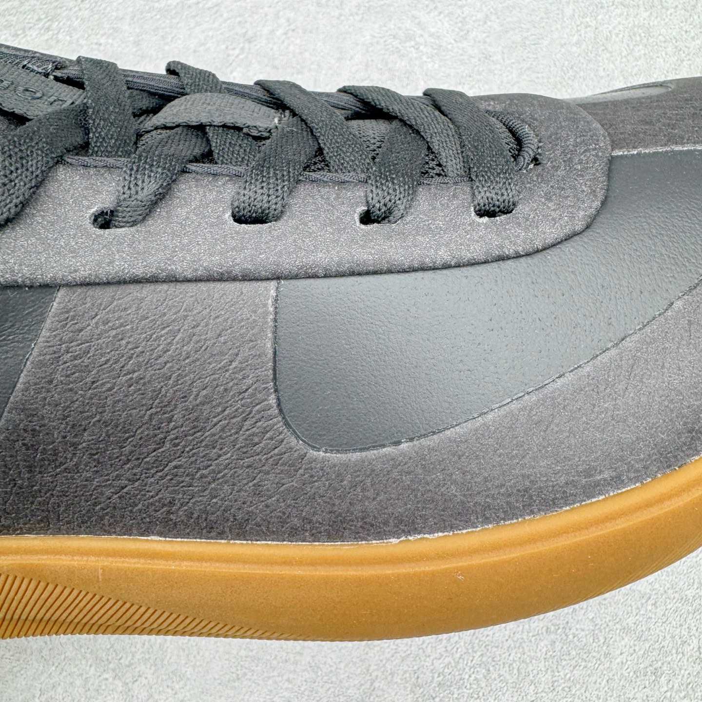 图片[16]-＃GD广顶 lululemon Cityverse 露露乐檬极简主义减震耐磨低帮生活休闲鞋 Cityverse将运动性能融入经典休闲鞋中，中底提供出色缓震，并贴合足部曲线，带来全天候的舒适感。鞋面采用两种材质拼接，且前半部分采用热熔压胶处理，无任何缝线，保留了鞋身整体性。模制泡沫的鞋垫带来上乘的脚感，在平日休闲穿着时不会磨脚，也能提供轻质软弹的效果。25年来，lululemon一直秉持“感受为先”的设计理念，并相信更好的感受带来更好的表现。此次男鞋的设计亦是如此。投入多年研究，针对男性在不同运动场景中的脚步形态设计了不同鞋履款式。同时，还进行了生物力学与形态学研究，为“他”带来更好的贴合度和感受。尺码：36 36.5 37.5 38 38.5 39 40 40.5 41 42 42.5 43 44 44.5 45-选品中心