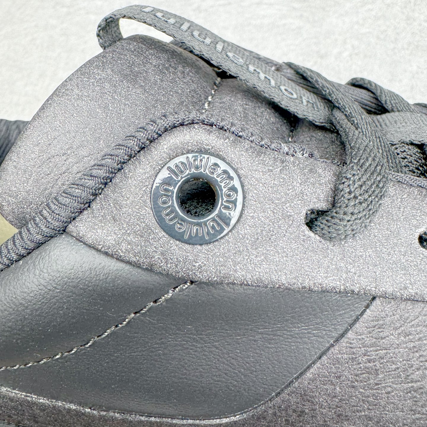 图片[17]-＃GD广顶 lululemon Cityverse 露露乐檬极简主义减震耐磨低帮生活休闲鞋 Cityverse将运动性能融入经典休闲鞋中，中底提供出色缓震，并贴合足部曲线，带来全天候的舒适感。鞋面采用两种材质拼接，且前半部分采用热熔压胶处理，无任何缝线，保留了鞋身整体性。模制泡沫的鞋垫带来上乘的脚感，在平日休闲穿着时不会磨脚，也能提供轻质软弹的效果。25年来，lululemon一直秉持“感受为先”的设计理念，并相信更好的感受带来更好的表现。此次男鞋的设计亦是如此。投入多年研究，针对男性在不同运动场景中的脚步形态设计了不同鞋履款式。同时，还进行了生物力学与形态学研究，为“他”带来更好的贴合度和感受。尺码：36 36.5 37.5 38 38.5 39 40 40.5 41 42 42.5 43 44 44.5 45-选品中心