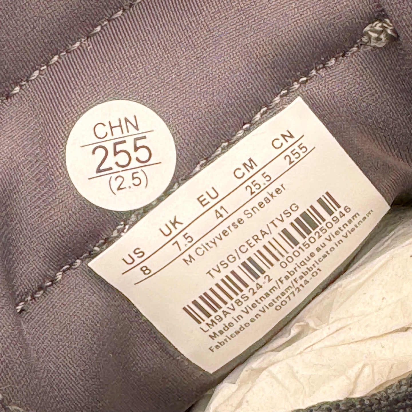 图片[11]-＃GD广顶 lululemon Cityverse 露露乐檬极简主义减震耐磨低帮生活休闲鞋 Cityverse将运动性能融入经典休闲鞋中，中底提供出色缓震，并贴合足部曲线，带来全天候的舒适感。鞋面采用两种材质拼接，且前半部分采用热熔压胶处理，无任何缝线，保留了鞋身整体性。模制泡沫的鞋垫带来上乘的脚感，在平日休闲穿着时不会磨脚，也能提供轻质软弹的效果。25年来，lululemon一直秉持“感受为先”的设计理念，并相信更好的感受带来更好的表现。此次男鞋的设计亦是如此。投入多年研究，针对男性在不同运动场景中的脚步形态设计了不同鞋履款式。同时，还进行了生物力学与形态学研究，为“他”带来更好的贴合度和感受。尺码：36 36.5 37.5 38 38.5 39 40 40.5 41 42 42.5 43 44 44.5 45-选品中心