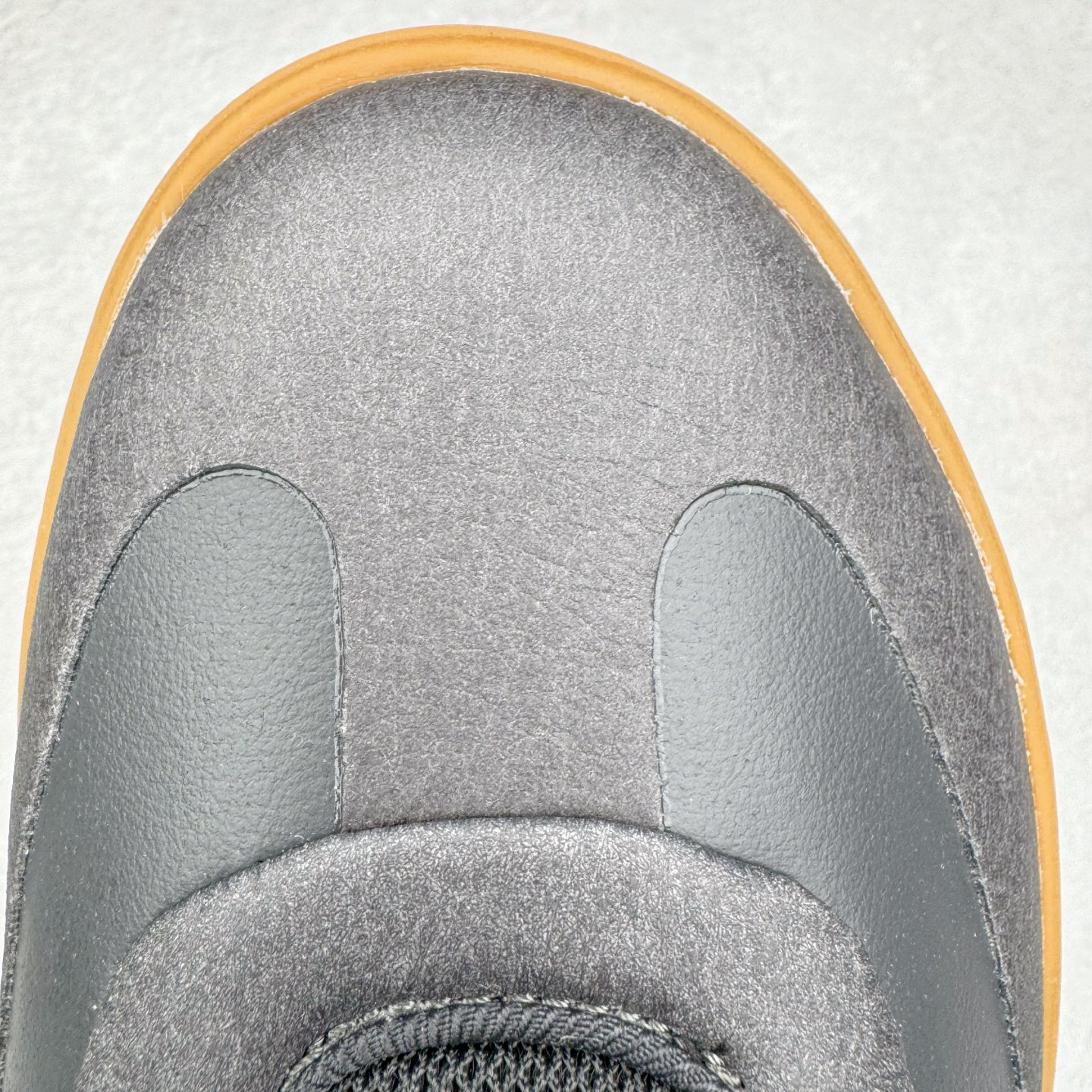 图片[15]-＃GD广顶 lululemon Cityverse 露露乐檬极简主义减震耐磨低帮生活休闲鞋 Cityverse将运动性能融入经典休闲鞋中，中底提供出色缓震，并贴合足部曲线，带来全天候的舒适感。鞋面采用两种材质拼接，且前半部分采用热熔压胶处理，无任何缝线，保留了鞋身整体性。模制泡沫的鞋垫带来上乘的脚感，在平日休闲穿着时不会磨脚，也能提供轻质软弹的效果。25年来，lululemon一直秉持“感受为先”的设计理念，并相信更好的感受带来更好的表现。此次男鞋的设计亦是如此。投入多年研究，针对男性在不同运动场景中的脚步形态设计了不同鞋履款式。同时，还进行了生物力学与形态学研究，为“他”带来更好的贴合度和感受。尺码：36 36.5 37.5 38 38.5 39 40 40.5 41 42 42.5 43 44 44.5 45-选品中心