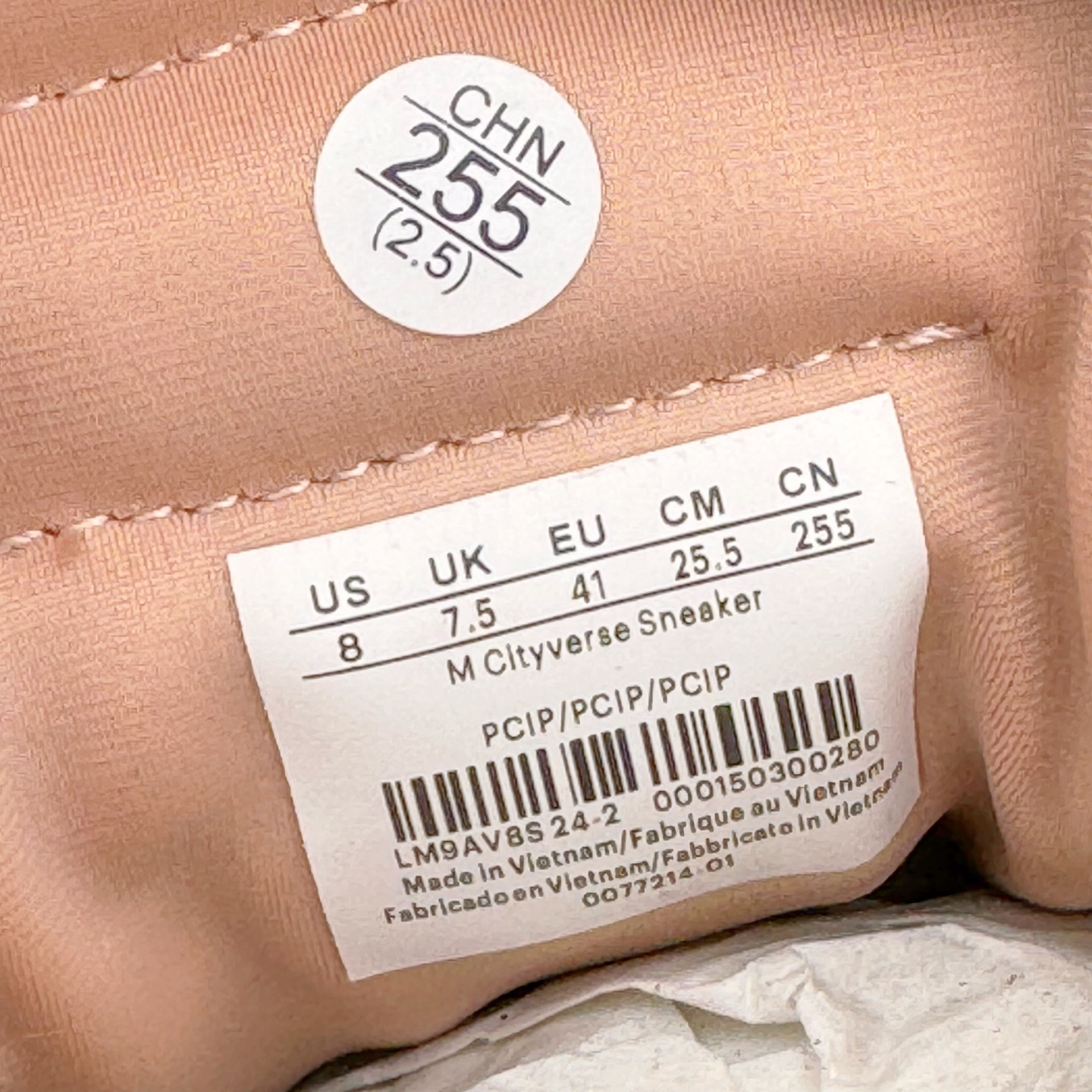 图片[11]-＃GD广顶 lululemon Cityverse 露露乐檬极简主义减震耐磨低帮生活休闲鞋 Cityverse将运动性能融入经典休闲鞋中，中底提供出色缓震，并贴合足部曲线，带来全天候的舒适感。鞋面采用两种材质拼接，且前半部分采用热熔压胶处理，无任何缝线，保留了鞋身整体性。模制泡沫的鞋垫带来上乘的脚感，在平日休闲穿着时不会磨脚，也能提供轻质软弹的效果。25年来，lululemon一直秉持“感受为先”的设计理念，并相信更好的感受带来更好的表现。此次男鞋的设计亦是如此。投入多年研究，针对男性在不同运动场景中的脚步形态设计了不同鞋履款式。同时，还进行了生物力学与形态学研究，为“他”带来更好的贴合度和感受。尺码：36 36.5 37.5 38 38.5 39 40 40.5 41 42 42.5 43 44 44.5 45-选品中心