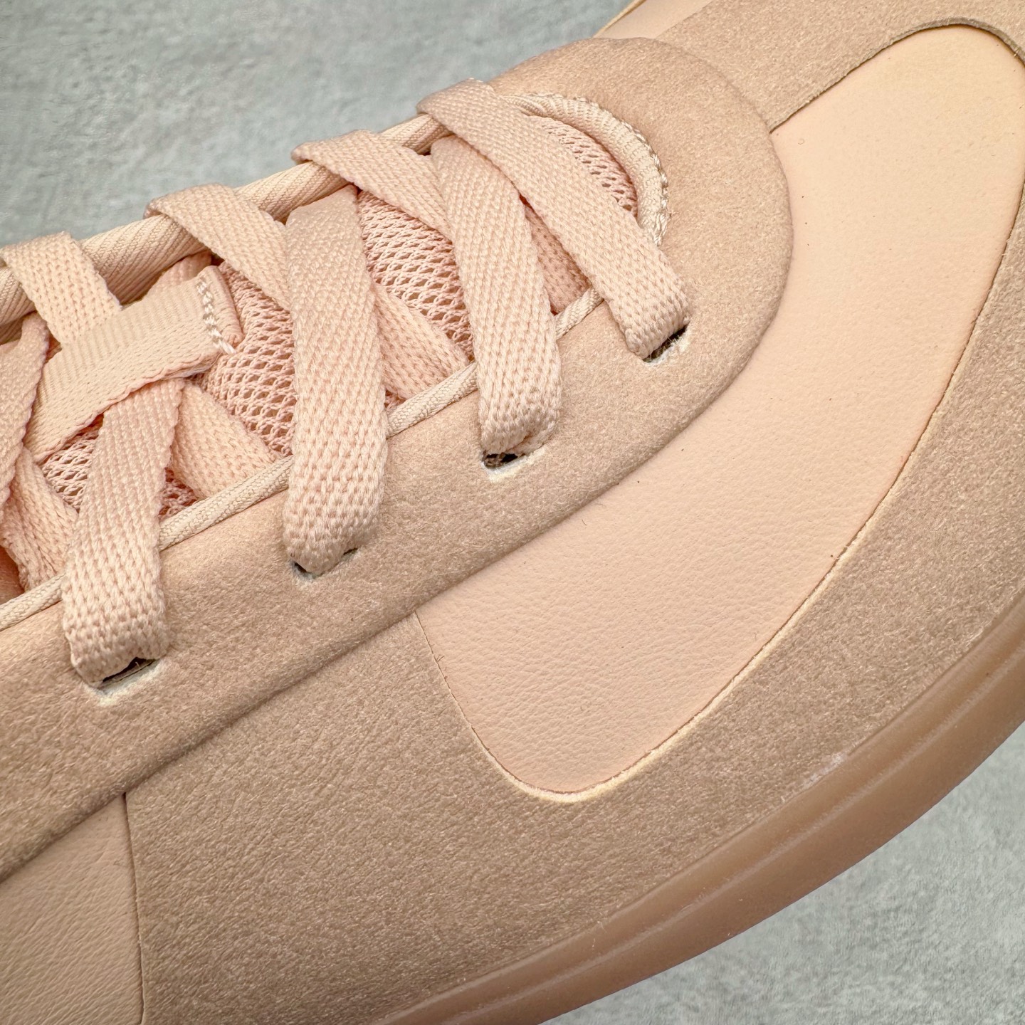 图片[15]-＃GD广顶 lululemon Cityverse 露露乐檬极简主义减震耐磨低帮生活休闲鞋 Cityverse将运动性能融入经典休闲鞋中，中底提供出色缓震，并贴合足部曲线，带来全天候的舒适感。鞋面采用两种材质拼接，且前半部分采用热熔压胶处理，无任何缝线，保留了鞋身整体性。模制泡沫的鞋垫带来上乘的脚感，在平日休闲穿着时不会磨脚，也能提供轻质软弹的效果。25年来，lululemon一直秉持“感受为先”的设计理念，并相信更好的感受带来更好的表现。此次男鞋的设计亦是如此。投入多年研究，针对男性在不同运动场景中的脚步形态设计了不同鞋履款式。同时，还进行了生物力学与形态学研究，为“他”带来更好的贴合度和感受。尺码：36 36.5 37.5 38 38.5 39 40 40.5 41 42 42.5 43 44 44.5 45-选品中心